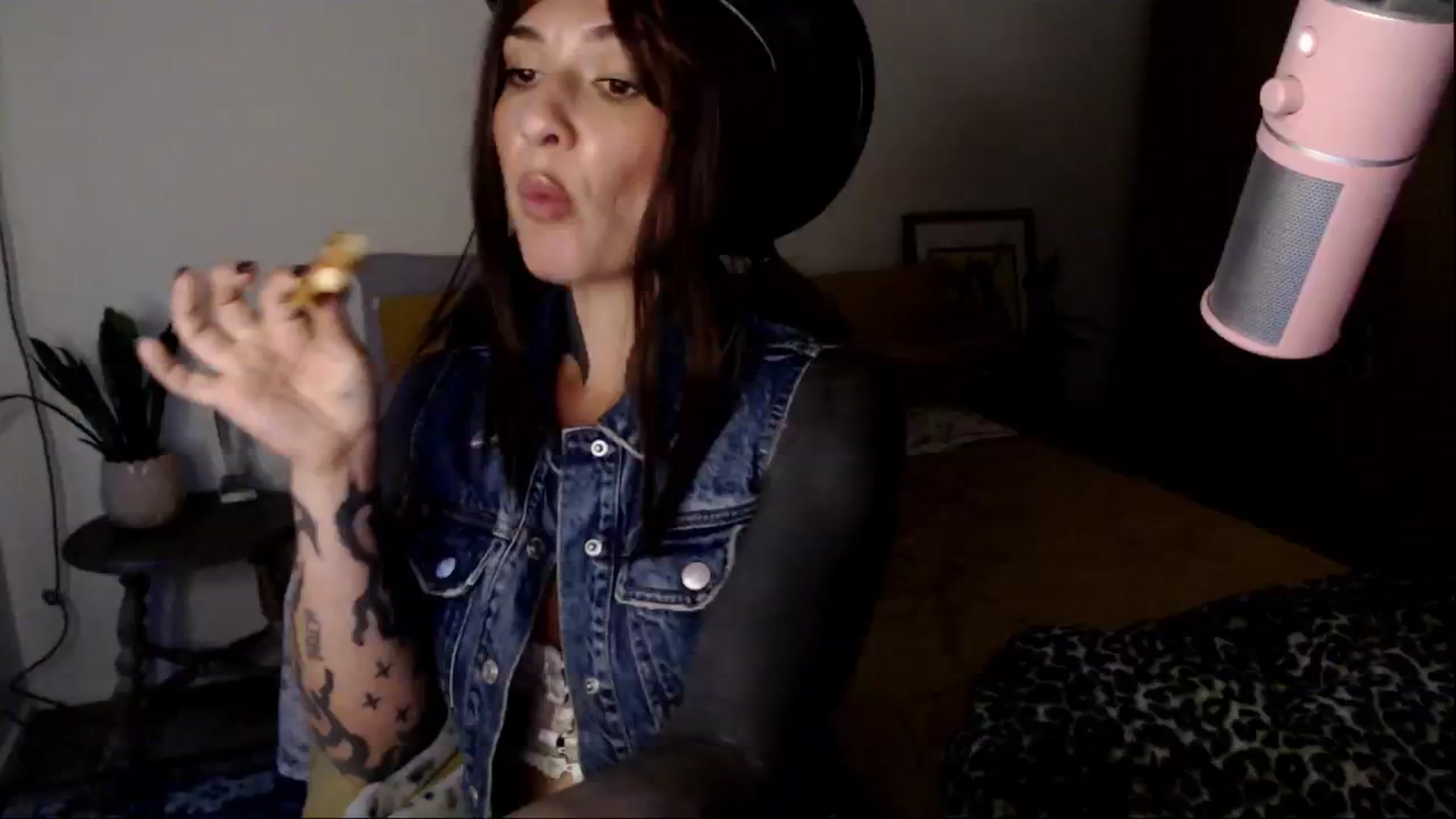 Gallery image thumbnail from Alt_Aussie's myfreecams stream on, 03/21/2025, 09:59 image 4 of 20