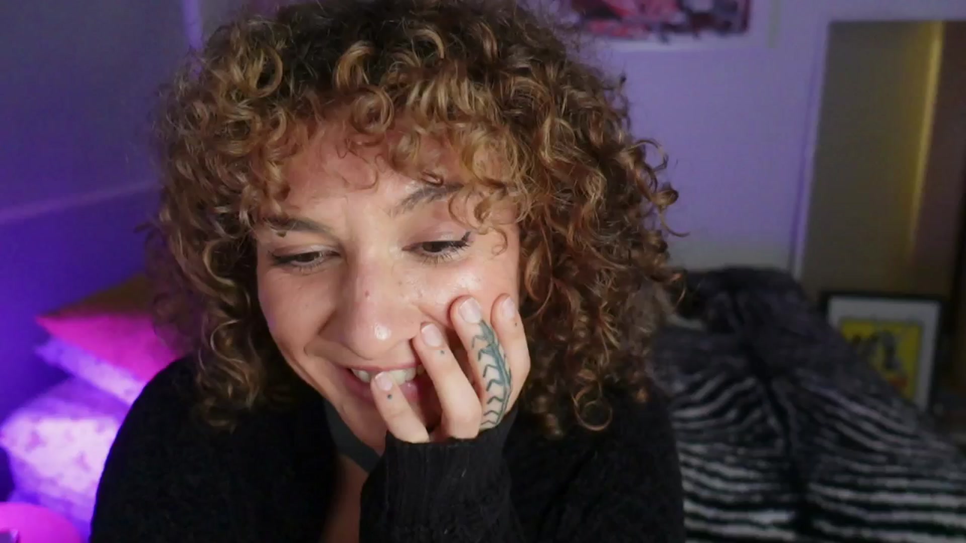 Gallery image thumbnail from Alt_Aussie's myfreecams stream on, 05/26/2025, 10:43 image 17 of 20