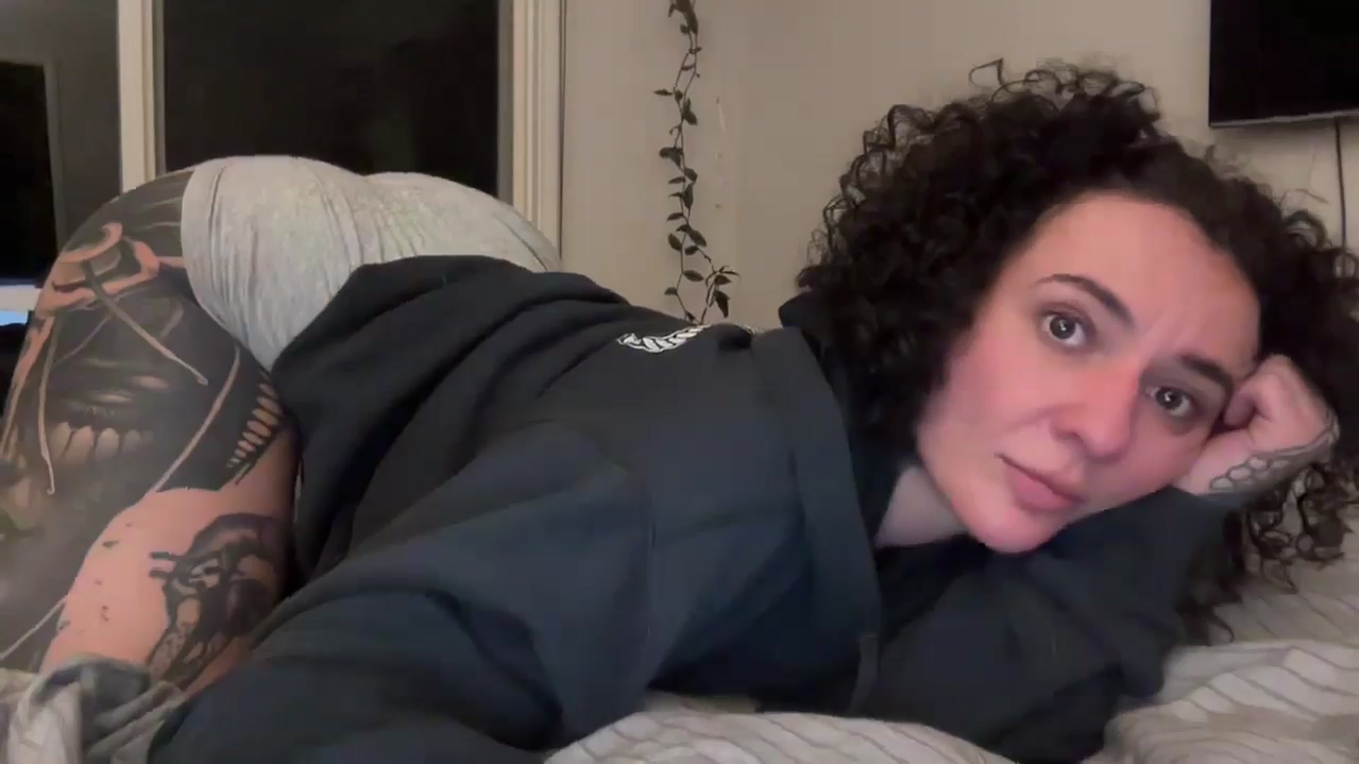 Gallery image thumbnail from Alt_Aussie's myfreecams stream on, 06/17/2025, 09:07 image 2 of 20