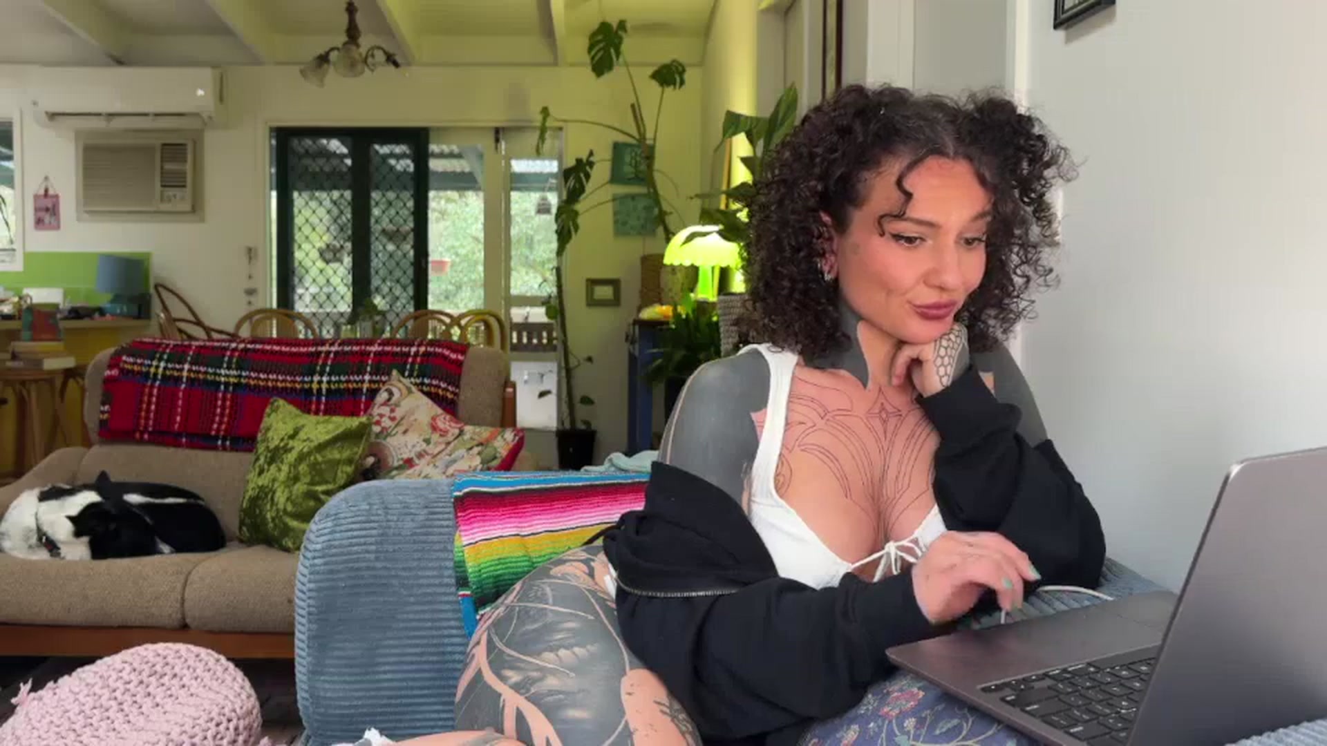 Gallery image thumbnail from Alt_Aussie's myfreecams stream on, 08/26/2025, 04:08 image 4 of 20