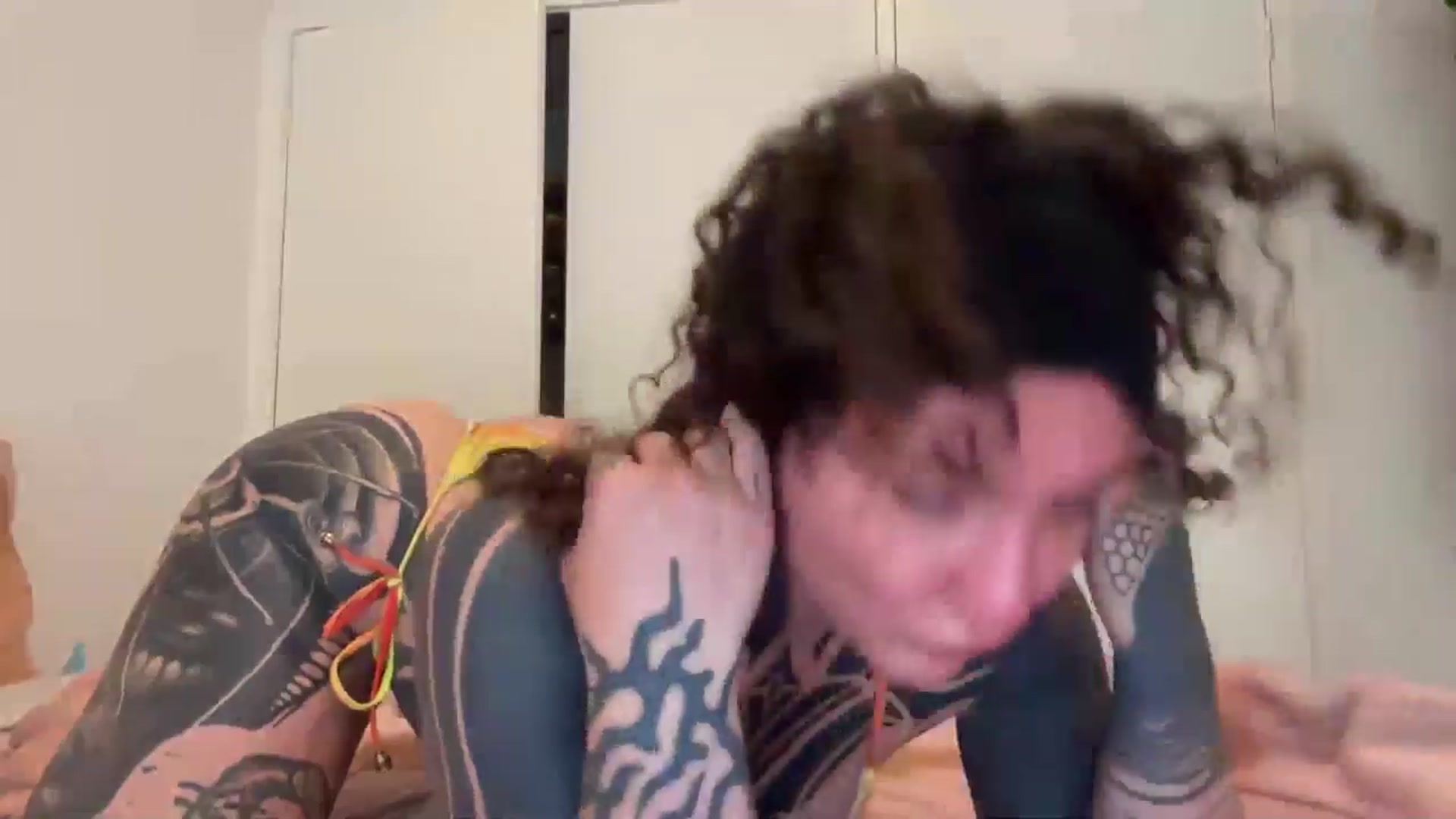 Gallery image thumbnail from Alt_Aussie's myfreecams stream on, 12/04/2025, 07:31 image 6 of 20
