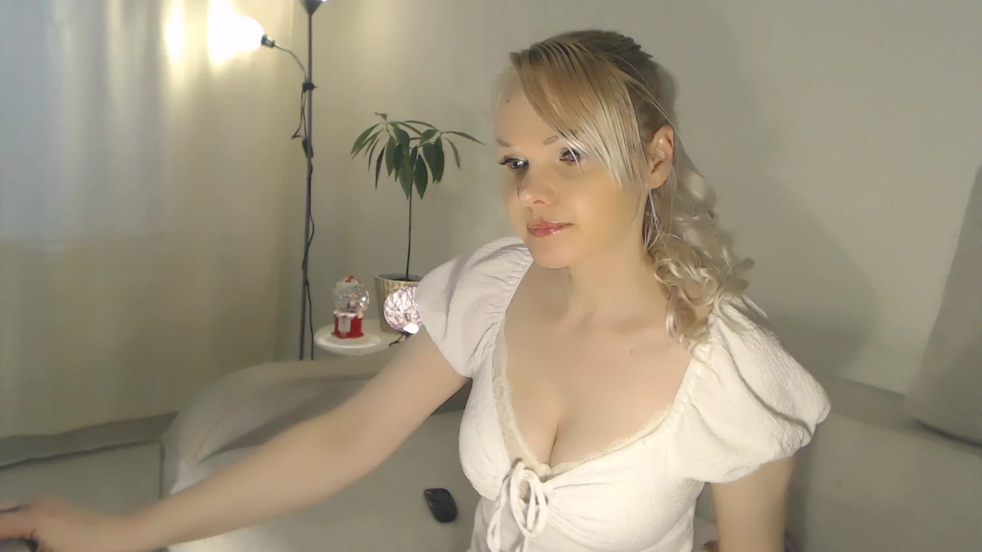 Gallery image thumbnail from Altana's myfreecams stream on, 01/01/2025, 11:23 image 15 of 20