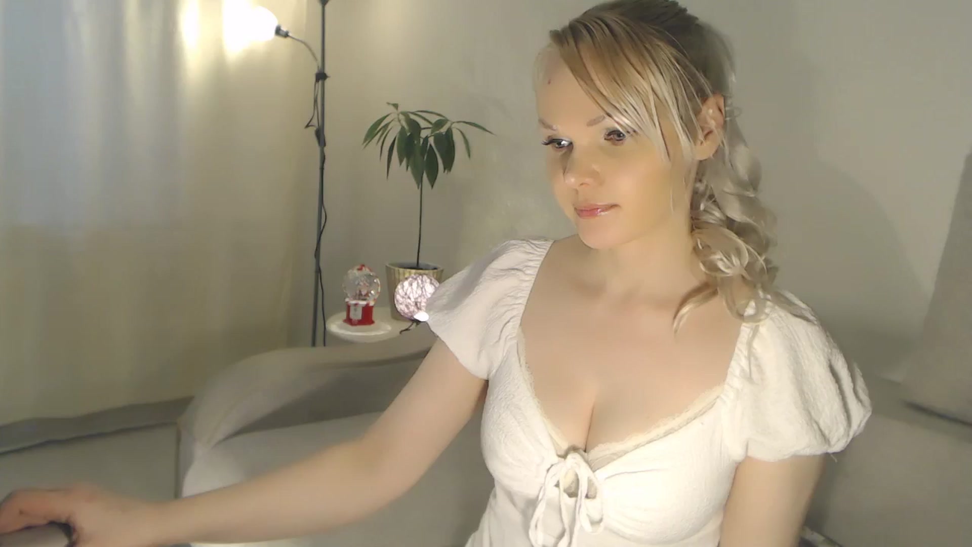Gallery image thumbnail from Altana's myfreecams stream on, 01/01/2025, 12:07 image 15 of 20