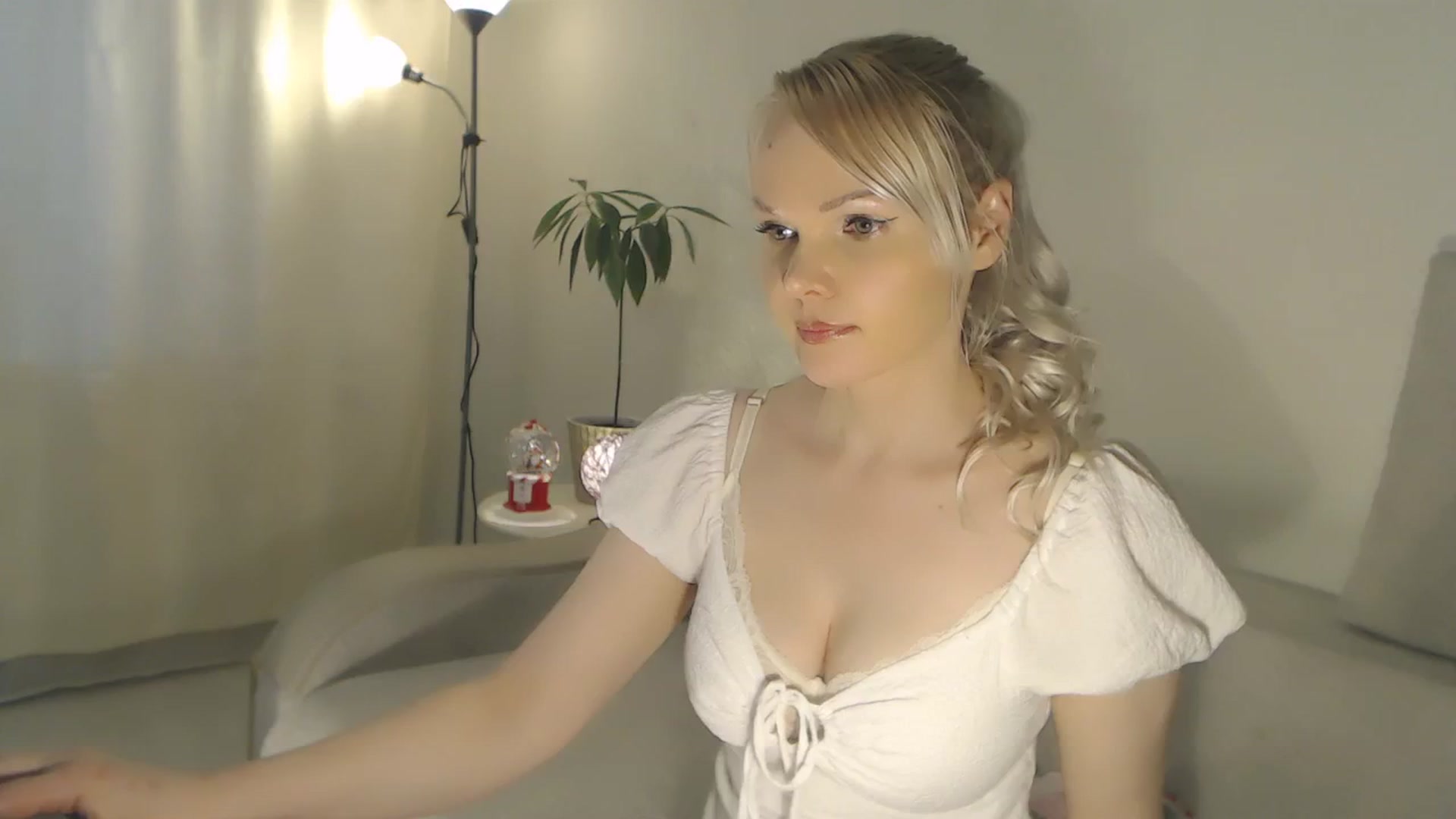 Gallery image thumbnail from Altana's myfreecams stream on, 01/01/2025, 13:20 image 2 of 20