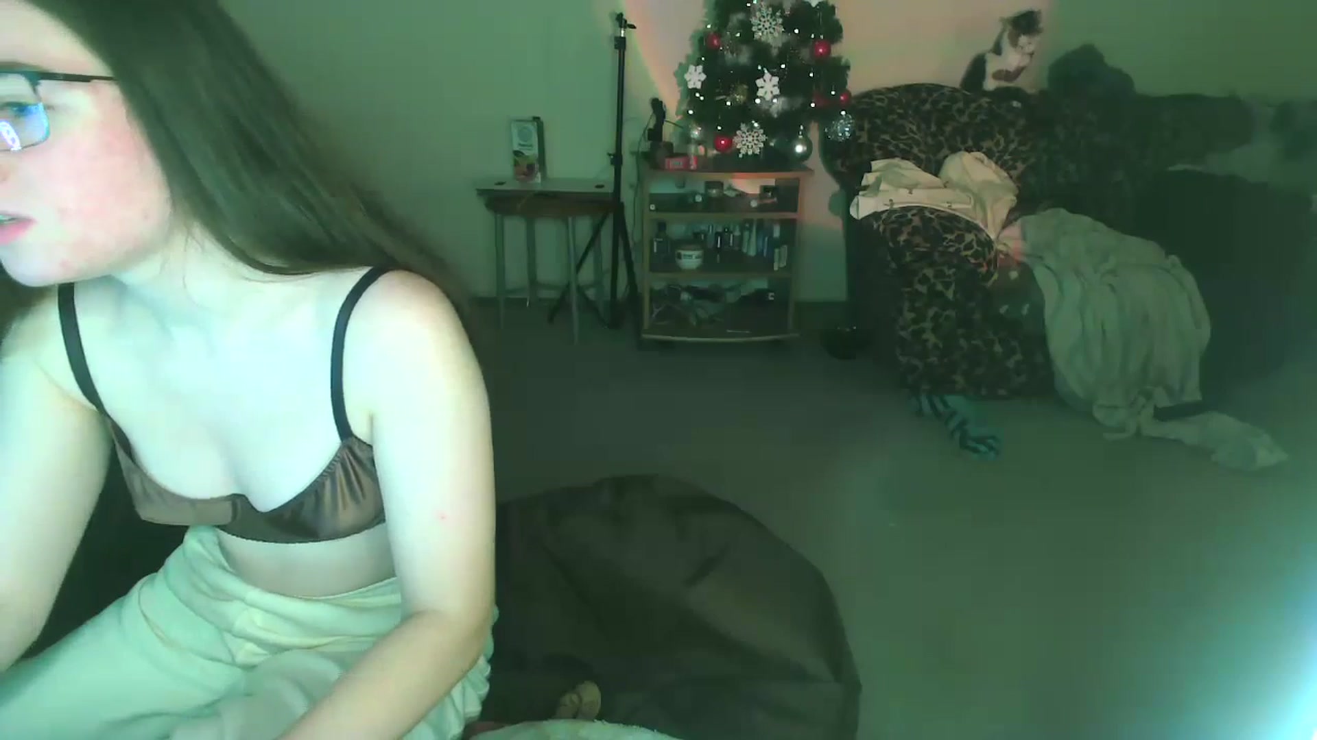 Gallery image thumbnail from Alter3g00's myfreecams stream on, 12/31/2023, 15:20 image 13 of 20
