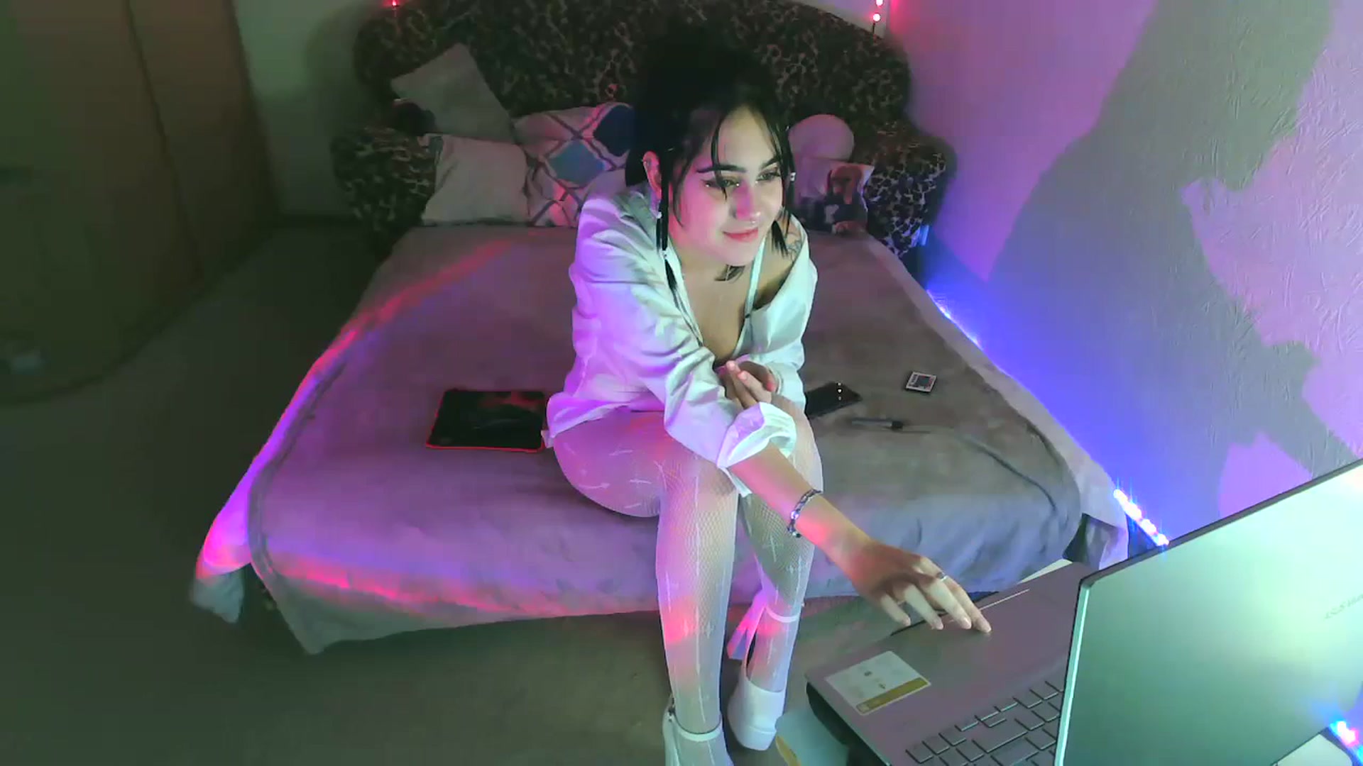 Gallery image thumbnail from Alter3g00's myfreecams stream on, 01/05/2024, 22:27 image 4 of 20