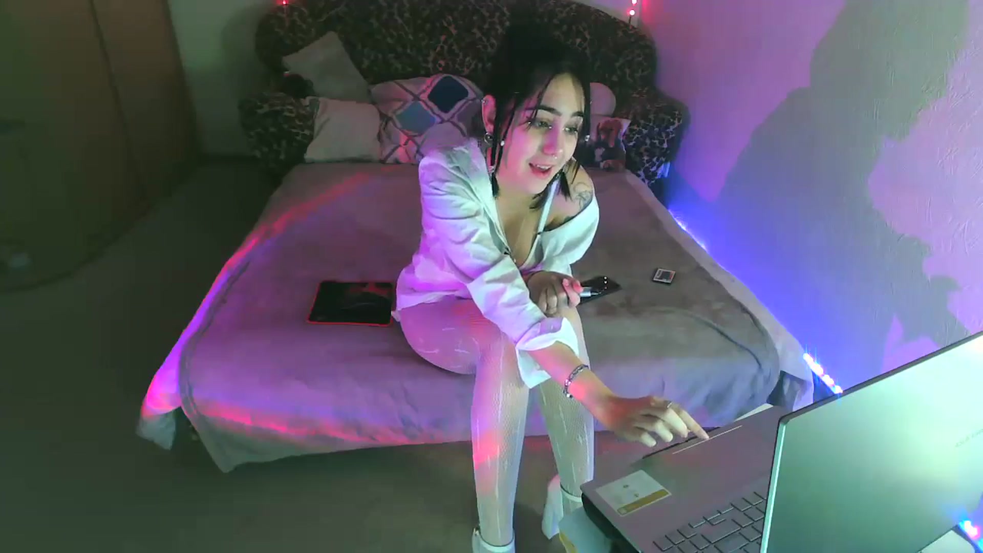 Gallery image thumbnail from Alter3g00's myfreecams stream on, 01/05/2024, 22:27 image 5 of 20