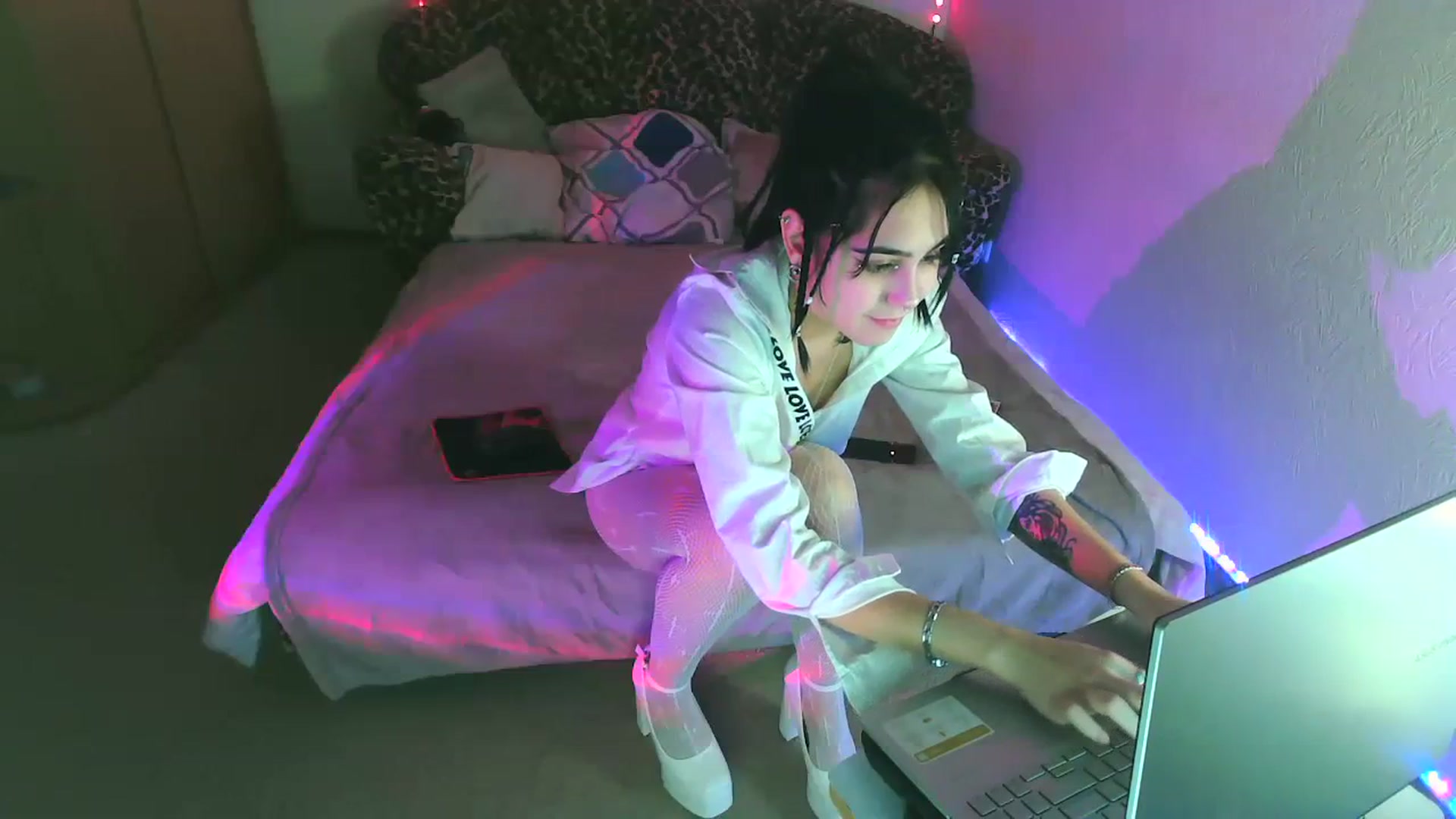 Gallery image thumbnail from Alter3g00's myfreecams stream on, 01/05/2024, 22:27 image 9 of 20