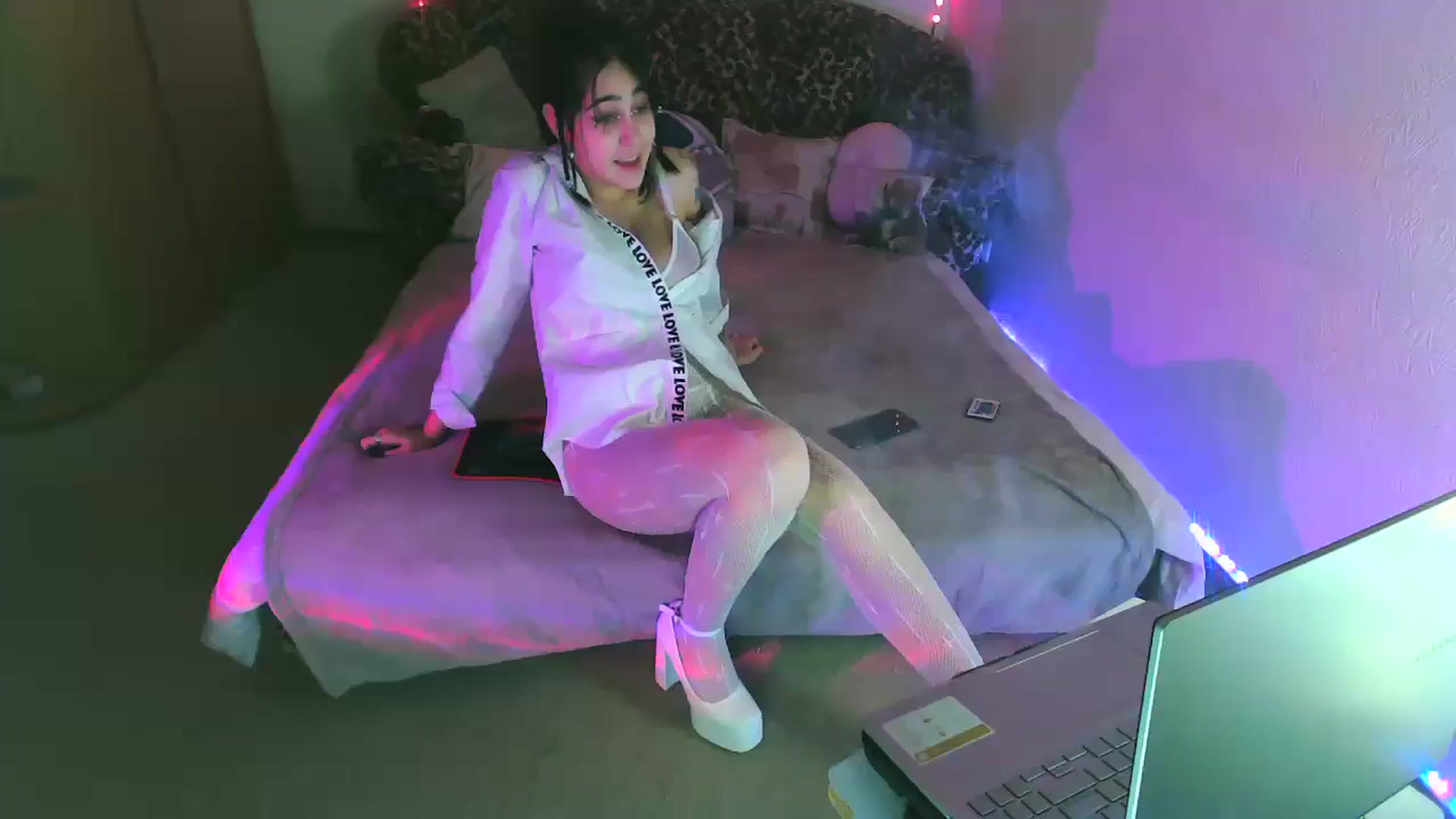 Gallery image thumbnail from Alter3g00's myfreecams stream on, 01/05/2024, 22:27 image 6 of 20