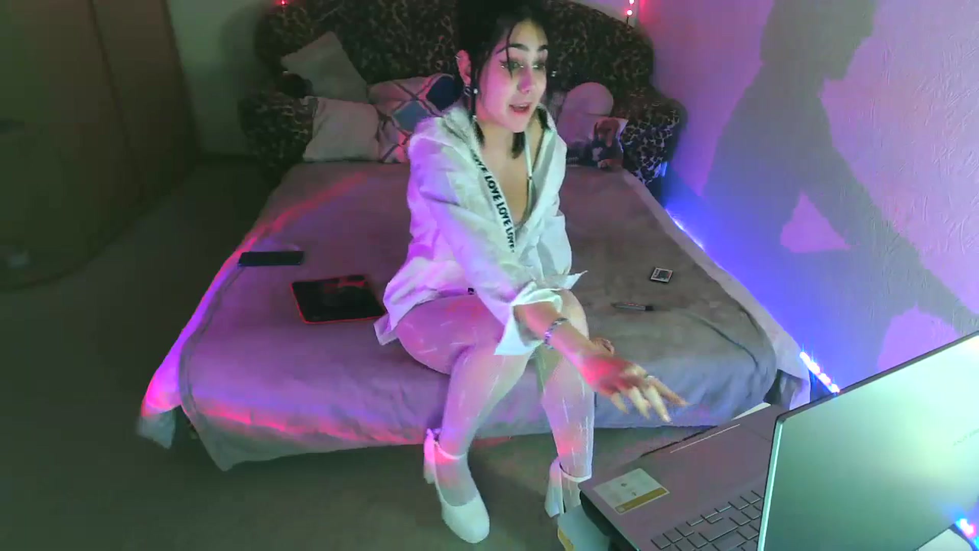Gallery image thumbnail from Alter3g00's myfreecams stream on, 01/05/2024, 22:27 image 12 of 20