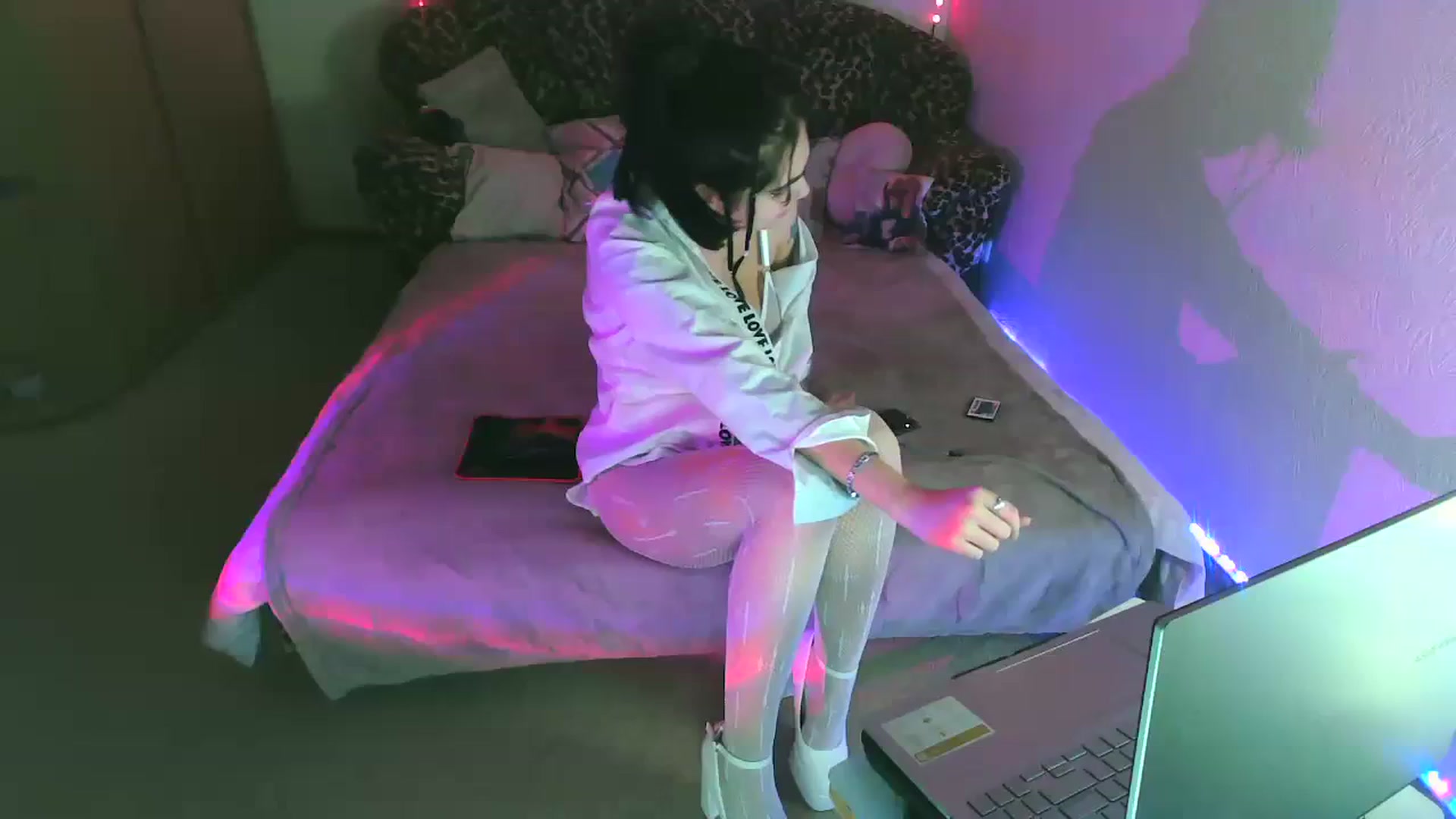 Gallery image thumbnail from Alter3g00's myfreecams stream on, 01/05/2024, 22:27 image 3 of 20