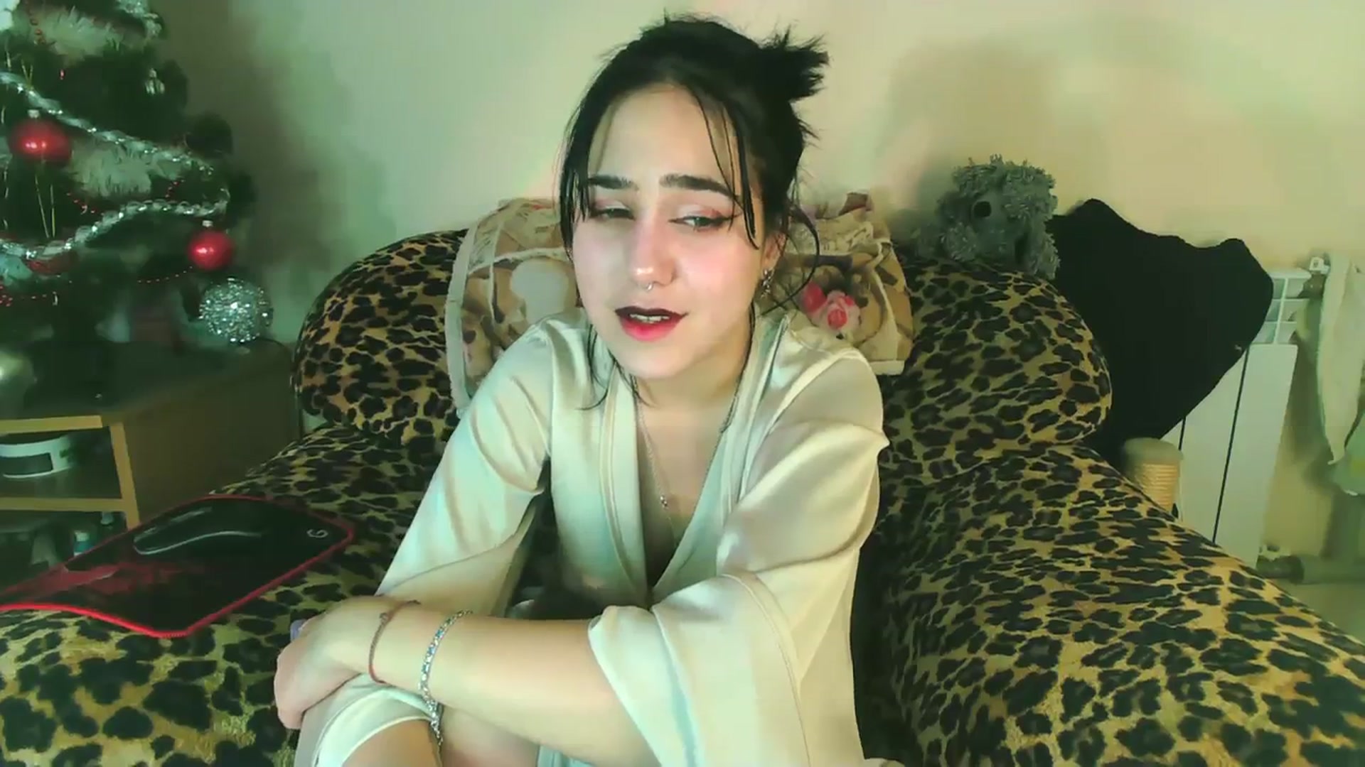 Gallery image thumbnail from Alter3g00's myfreecams stream on, 01/18/2024, 18:53 image 8 of 20