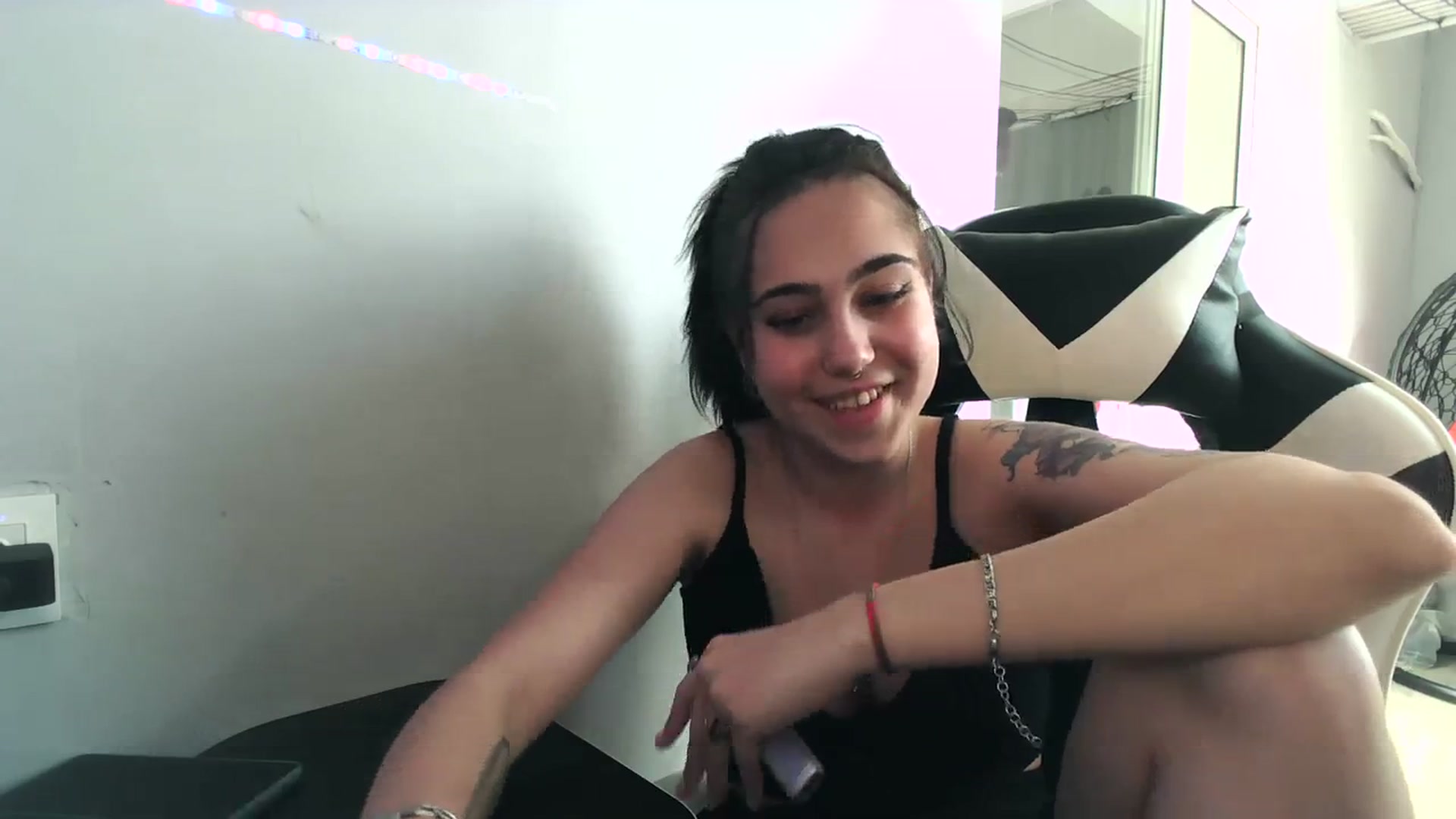 Gallery image thumbnail from Alter3g00's myfreecams stream on, 04/14/2024, 13:42 image 12 of 20