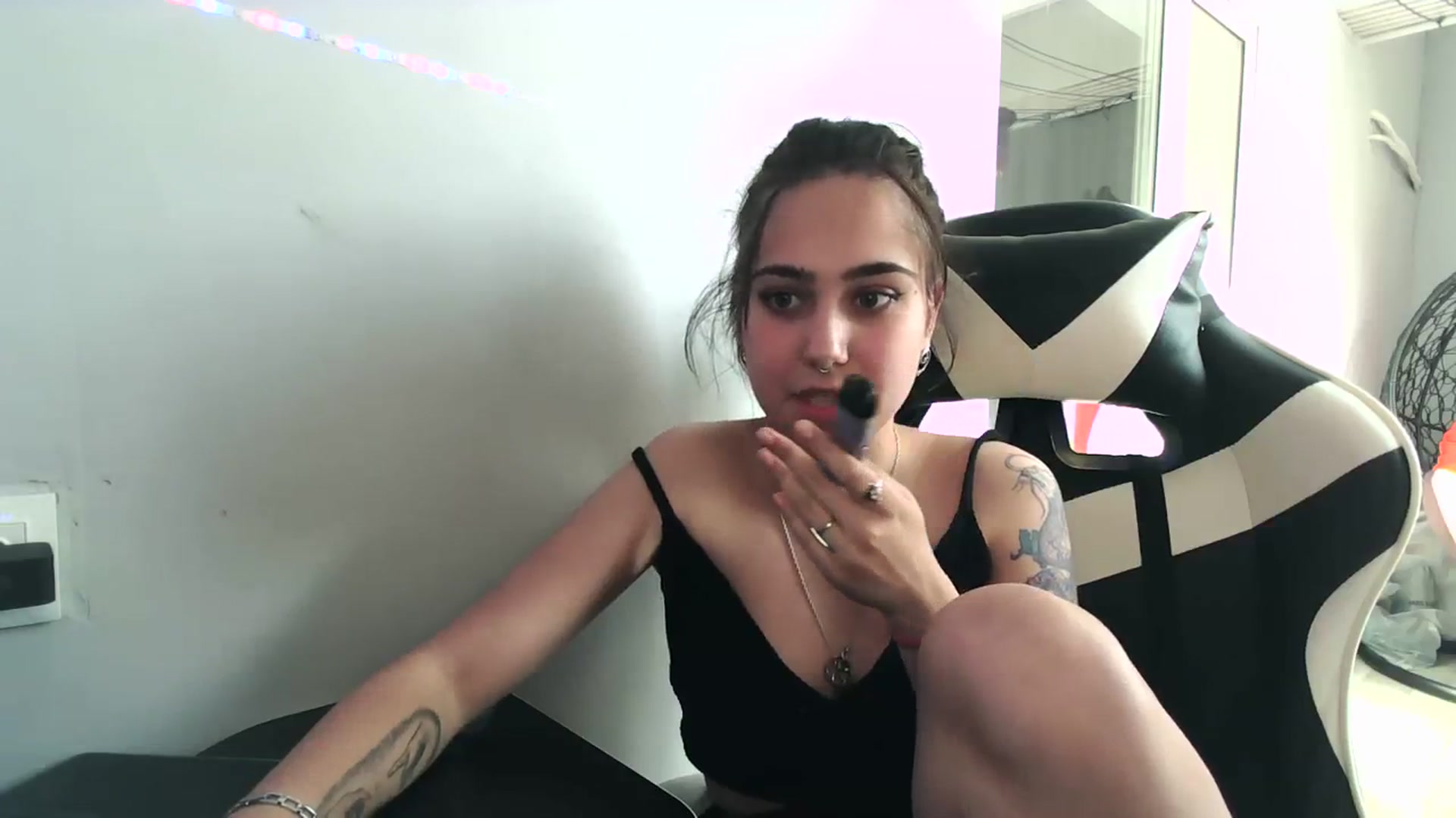 Gallery image thumbnail from Alter3g00's myfreecams stream on, 04/14/2024, 13:42 image 9 of 20
