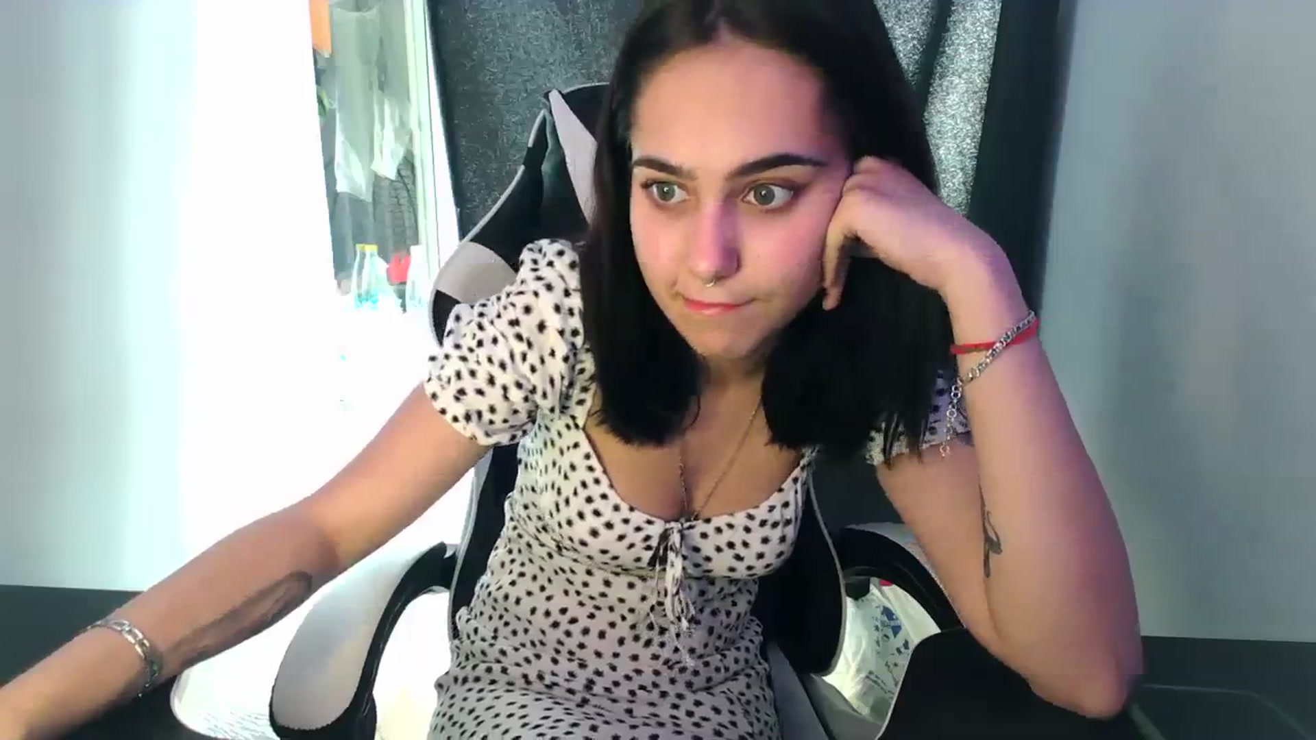 Gallery image thumbnail from Alter3g00's myfreecams stream on, 04/15/2024, 09:40 image 11 of 20