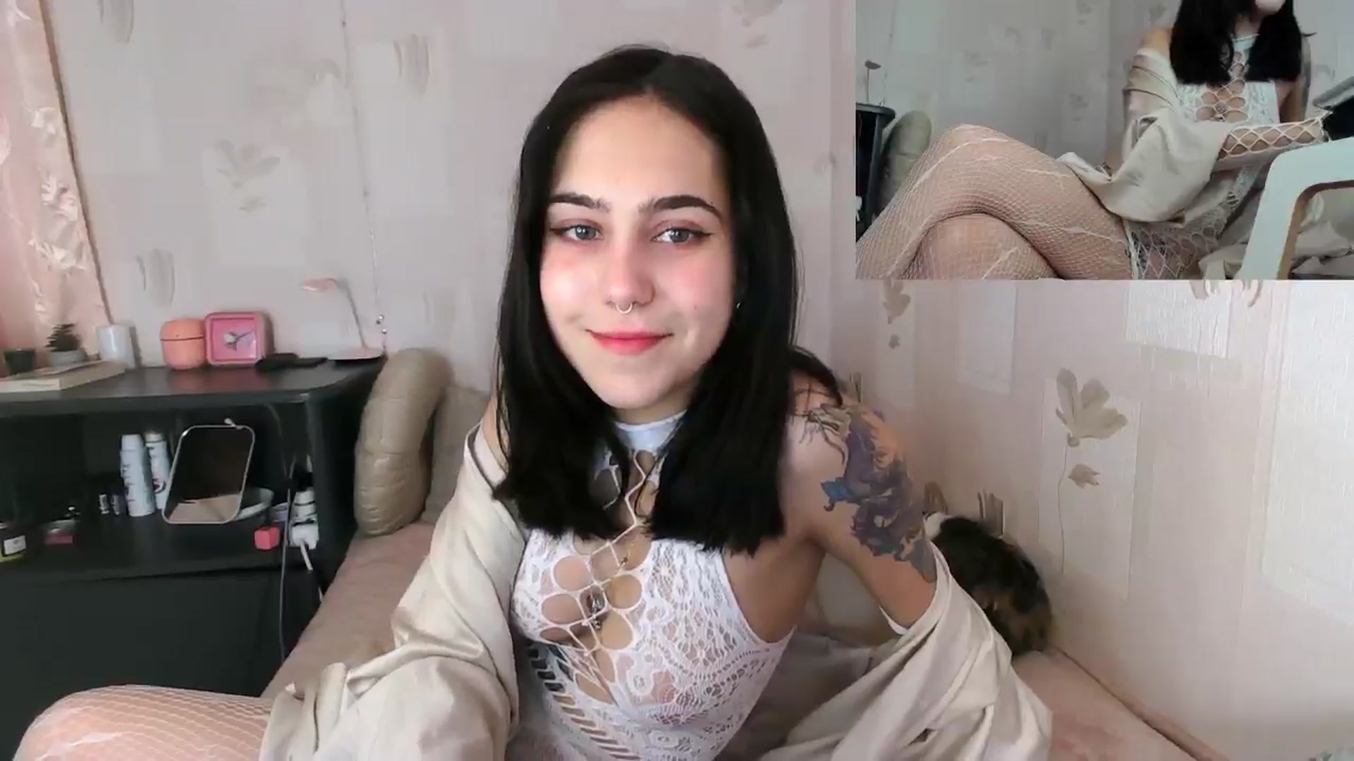 Gallery image thumbnail from Alter3g00's myfreecams stream on, 05/20/2024, 15:57 image 3 of 20