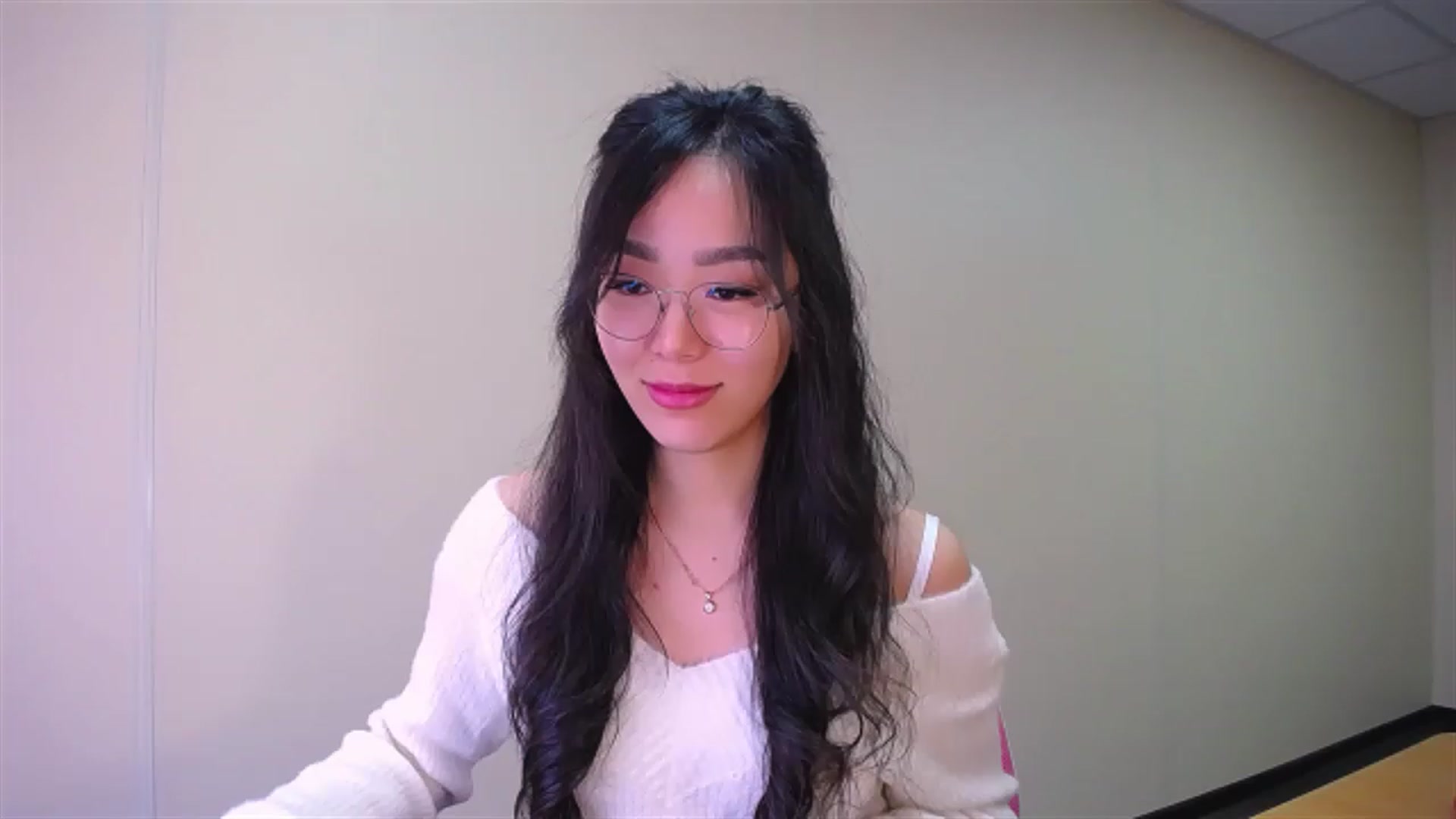 Gallery image thumbnail from AlwayssSmile's myfreecams stream on, 03/12/2023, 07:33 image 9 of 20