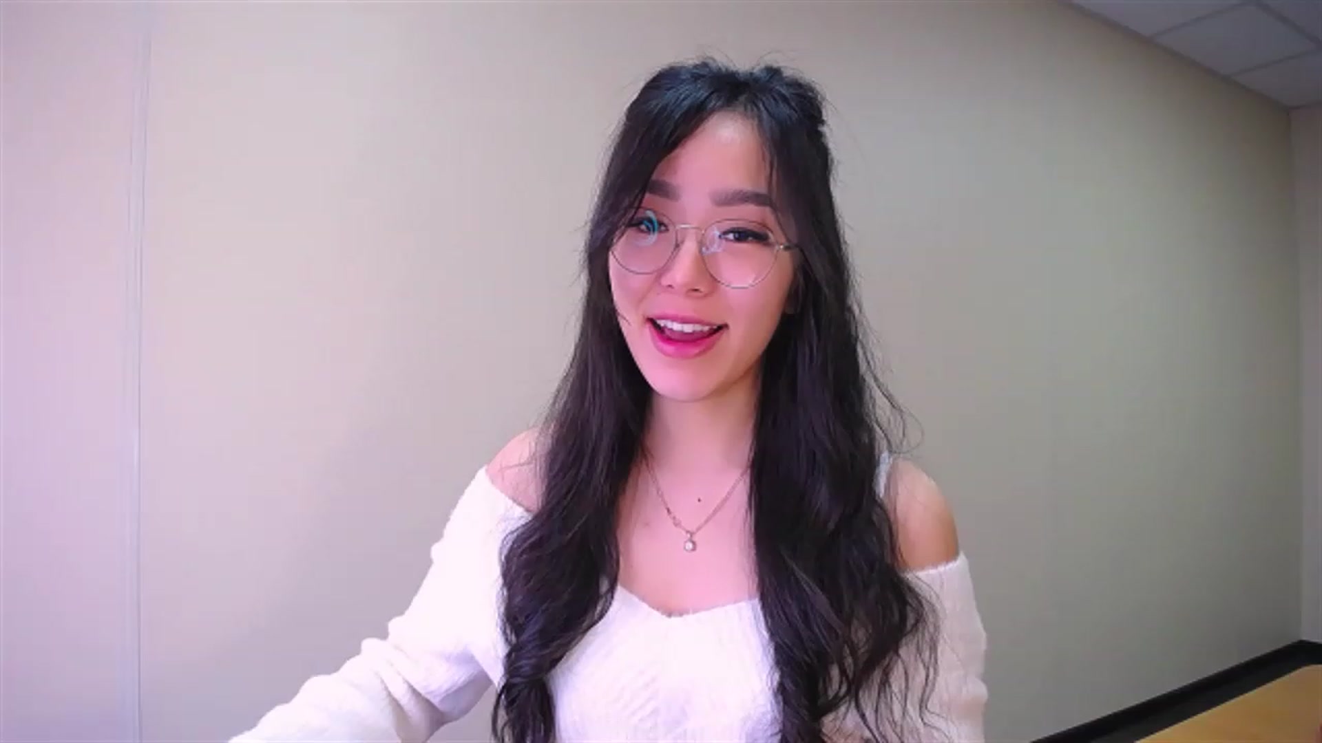 Gallery image thumbnail from AlwayssSmile's myfreecams stream on, 03/12/2023, 07:33 image 17 of 20