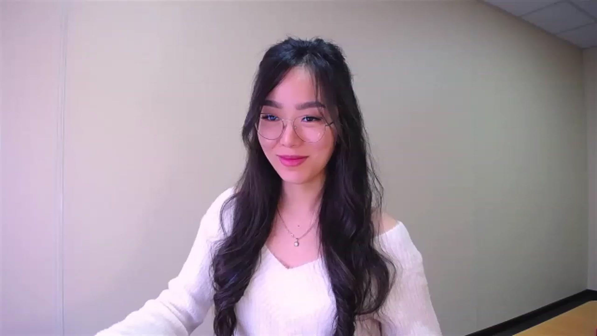 Gallery image thumbnail from AlwayssSmile's myfreecams stream on, 03/12/2023, 07:33 image 19 of 20