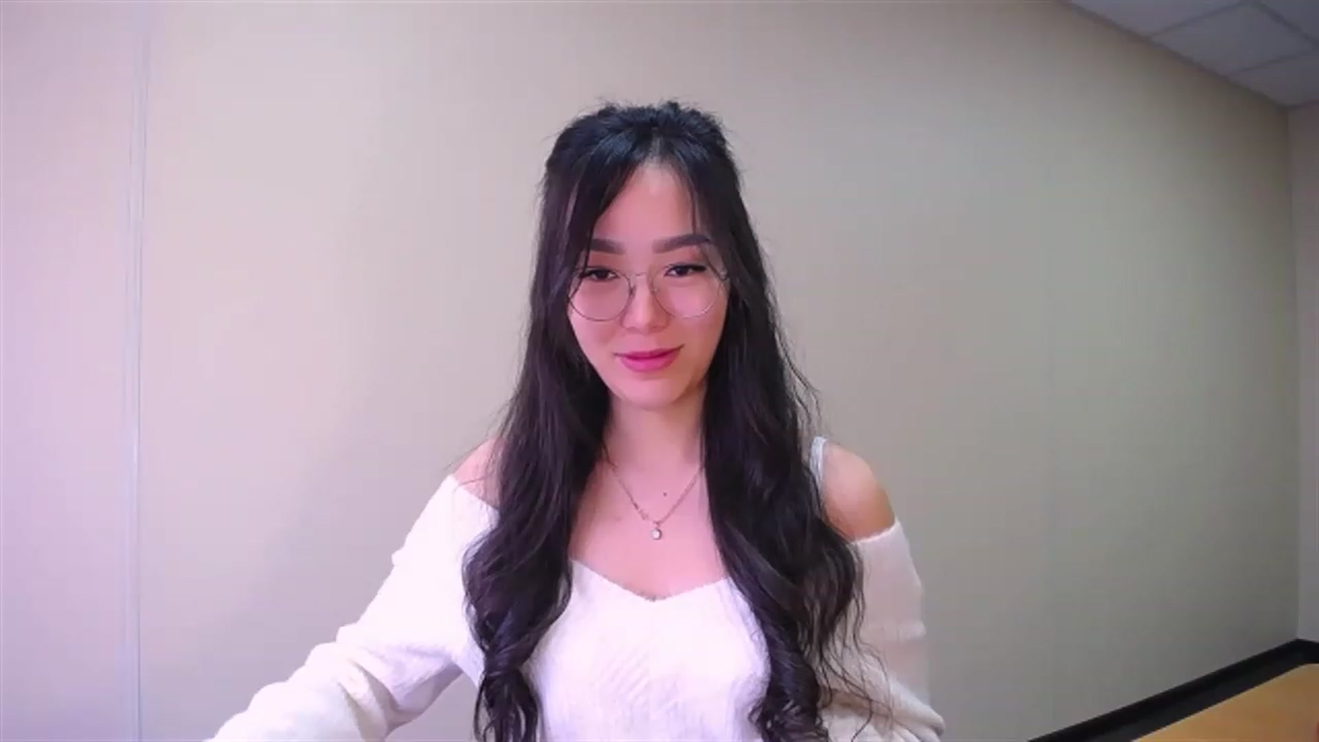 Gallery image thumbnail from AlwayssSmile's myfreecams stream on, 03/12/2023, 07:33 image 16 of 20