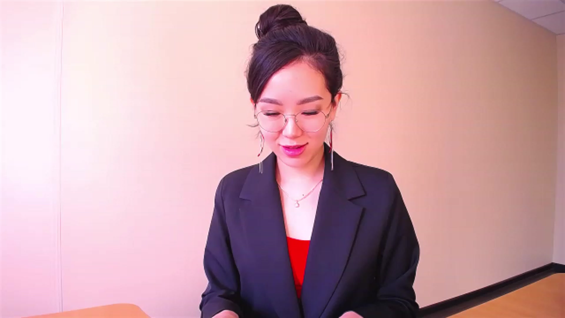 Gallery image thumbnail from AlwayssSmile's myfreecams stream on, 03/17/2023, 05:00 image 10 of 20