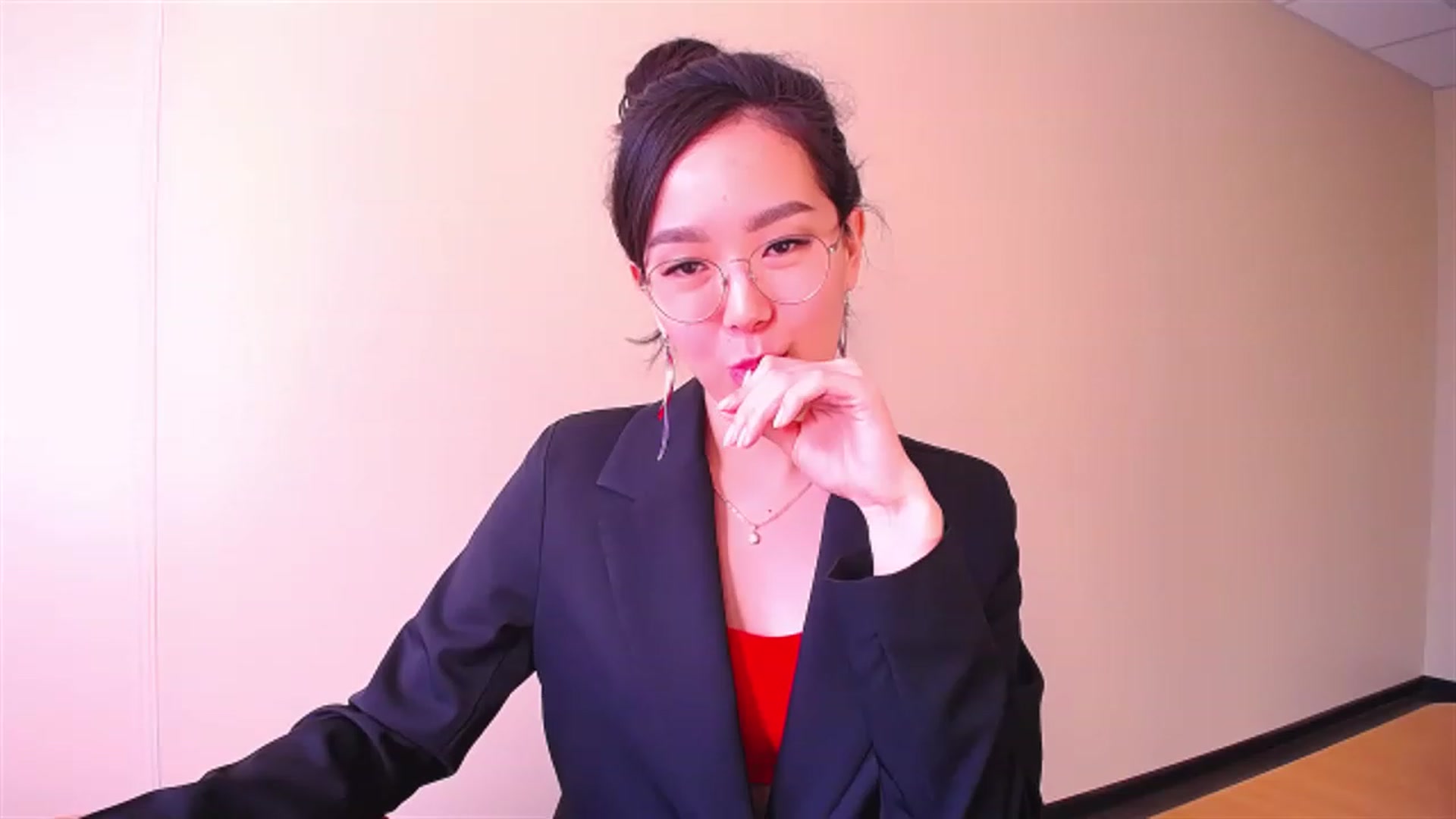 Gallery image thumbnail from AlwayssSmile's myfreecams stream on, 03/17/2023, 05:00 image 15 of 20