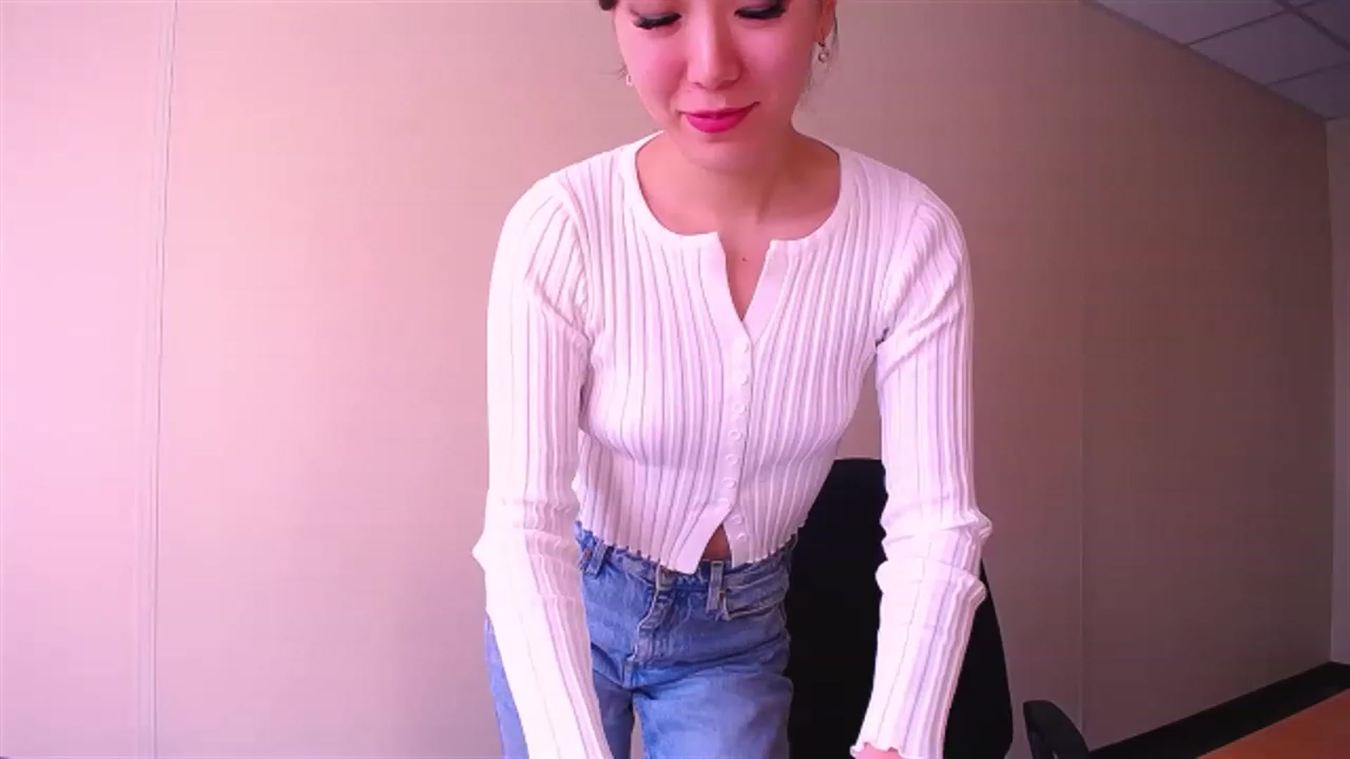 Gallery image thumbnail from AlwayssSmile's myfreecams stream on, 03/27/2023, 05:41 image 4 of 20