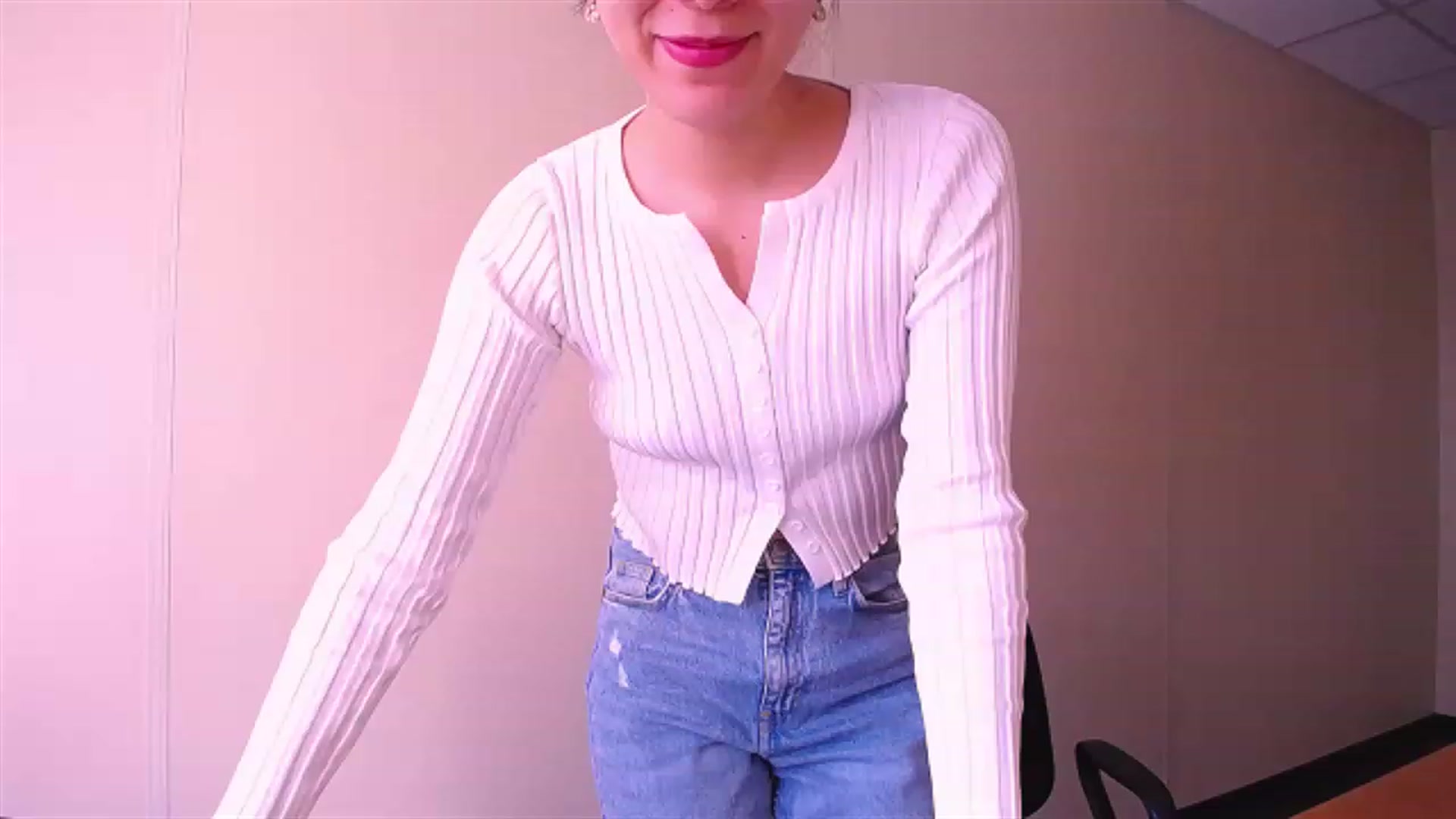 Gallery image thumbnail from AlwayssSmile's myfreecams stream on, 03/27/2023, 05:41 image 8 of 20
