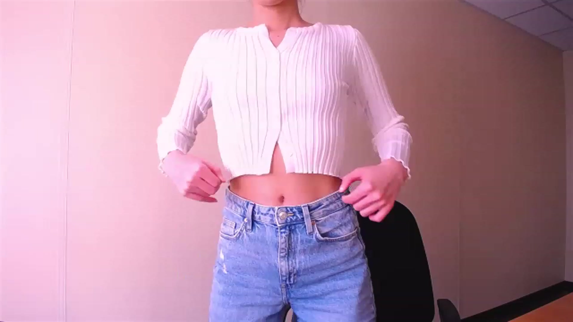 Gallery image thumbnail from AlwayssSmile's myfreecams stream on, 03/27/2023, 05:41 image 6 of 20