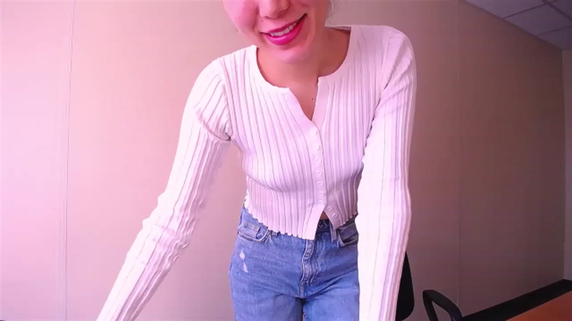 Gallery image thumbnail from AlwayssSmile's myfreecams stream on, 03/27/2023, 05:41 image 7 of 20