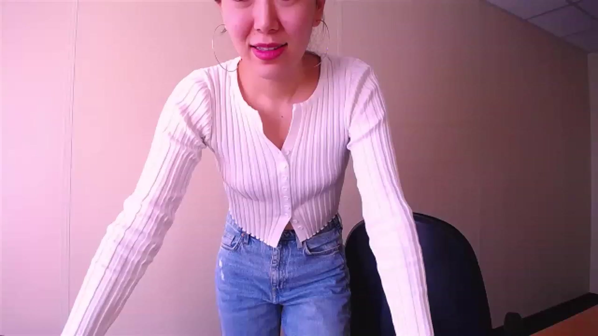 Gallery image thumbnail from AlwayssSmile's myfreecams stream on, 03/27/2023, 06:51 image 8 of 20