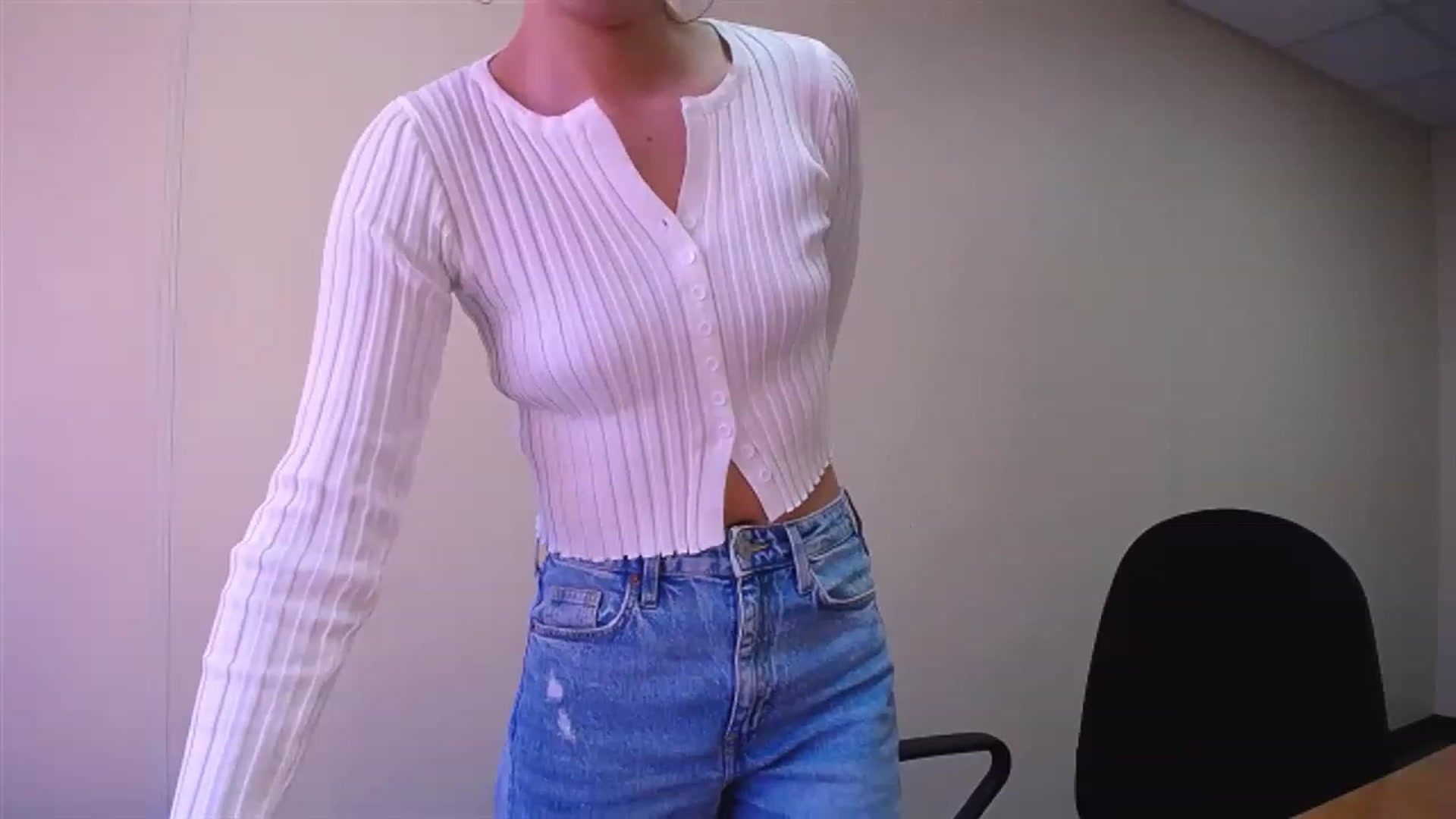 Gallery image thumbnail from AlwayssSmile's myfreecams stream on, 03/27/2023, 07:51 image 3 of 20