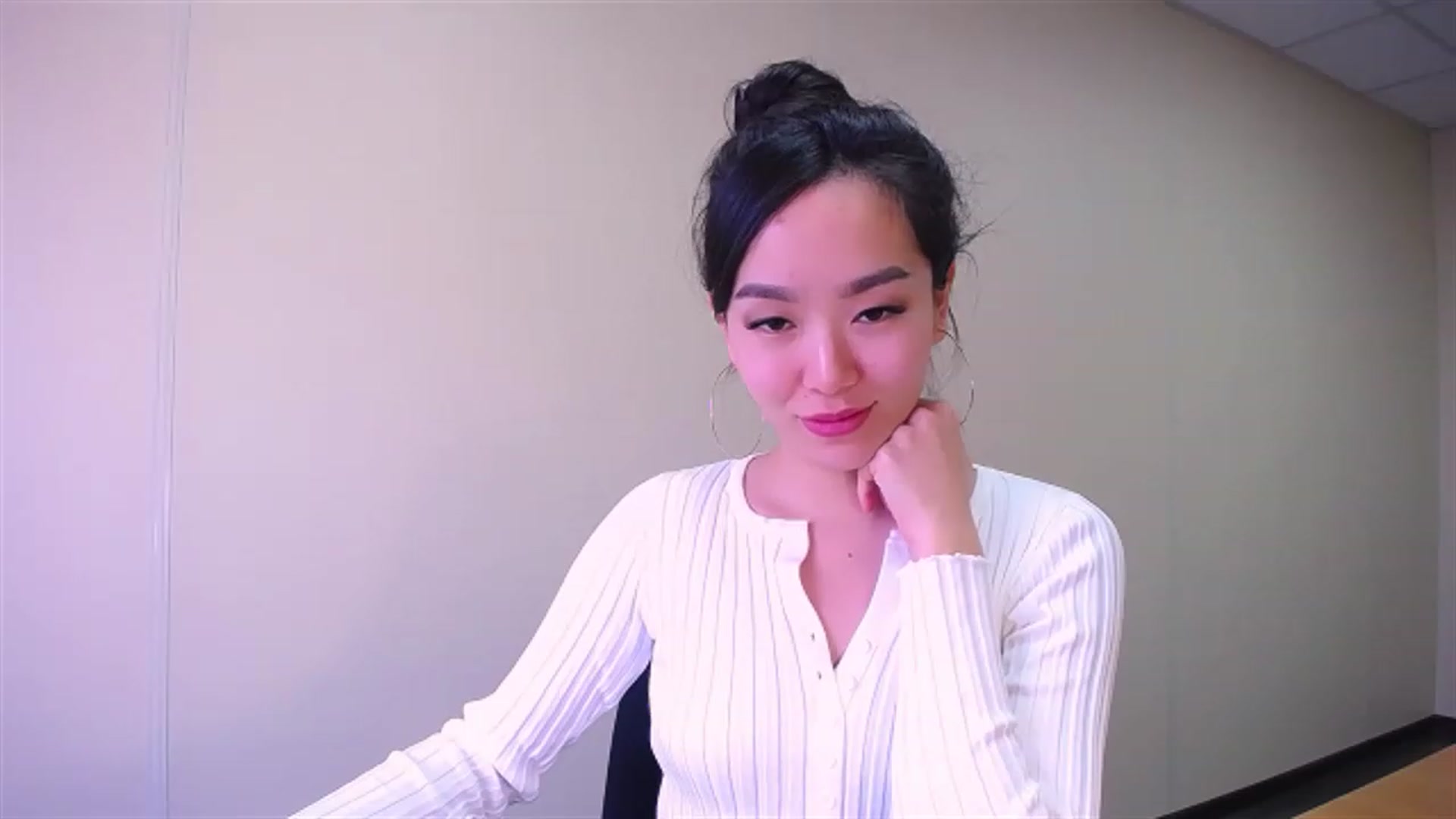 Gallery image thumbnail from AlwayssSmile's myfreecams stream on, 03/27/2023, 07:51 image 18 of 20