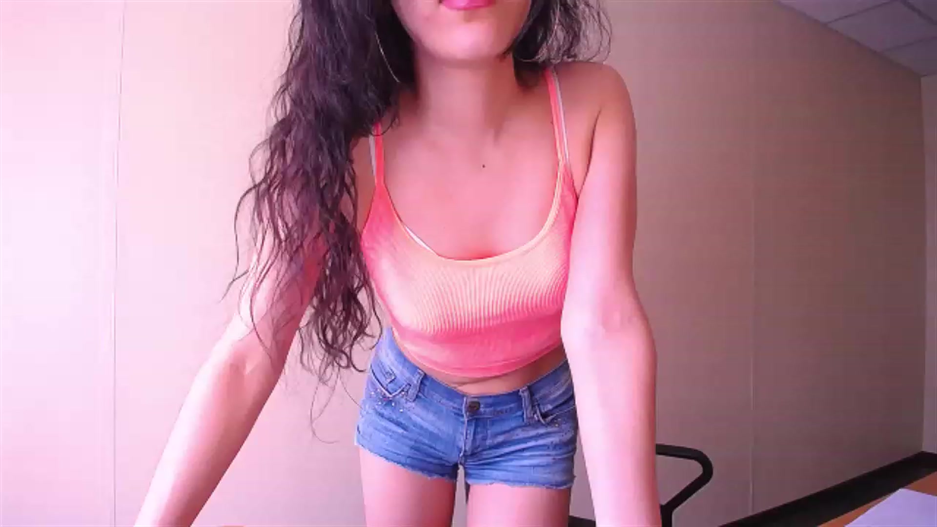 Gallery image thumbnail from AlwayssSmile's myfreecams stream on, 03/28/2023, 07:00 image 1 of 20