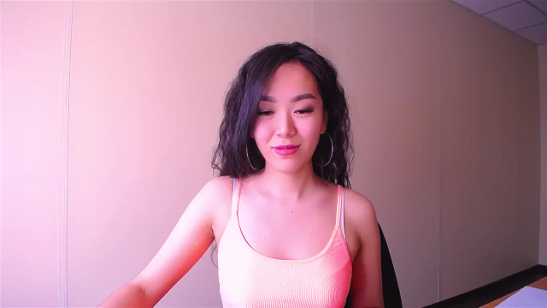 Gallery image thumbnail from AlwayssSmile's myfreecams stream on, 03/28/2023, 07:00 image 5 of 20