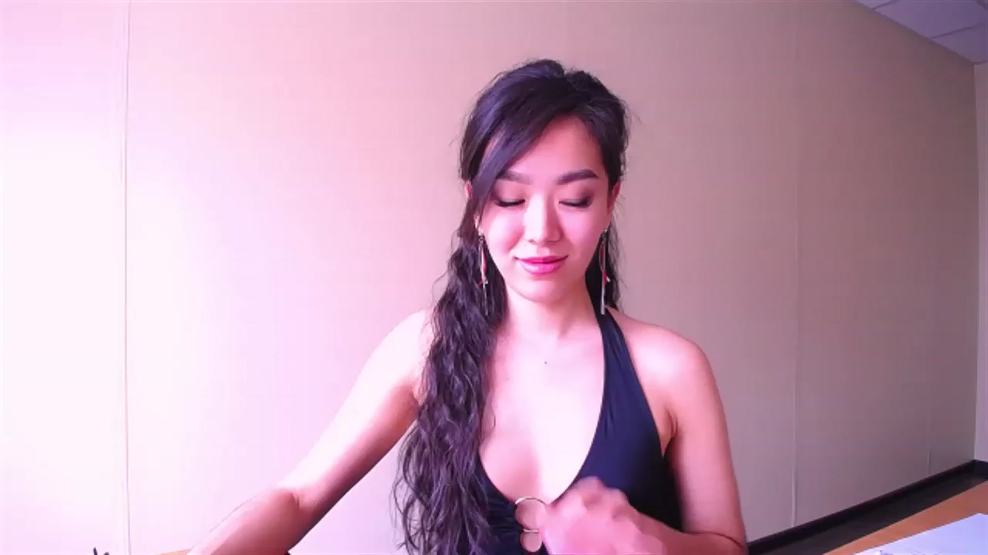 Gallery image thumbnail from AlwayssSmile's myfreecams stream on, 03/29/2023, 07:31 image 5 of 20