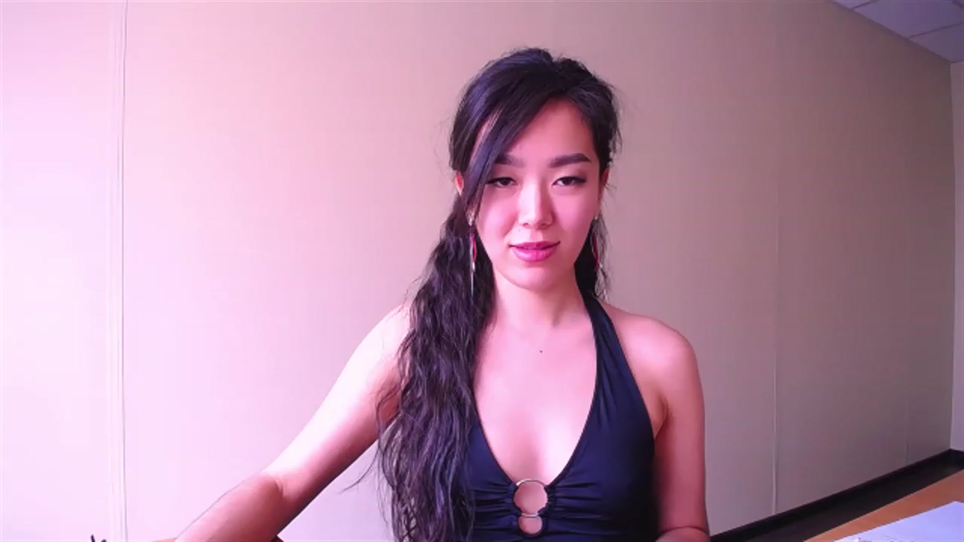 Gallery image thumbnail from AlwayssSmile's myfreecams stream on, 03/29/2023, 07:31 image 15 of 20