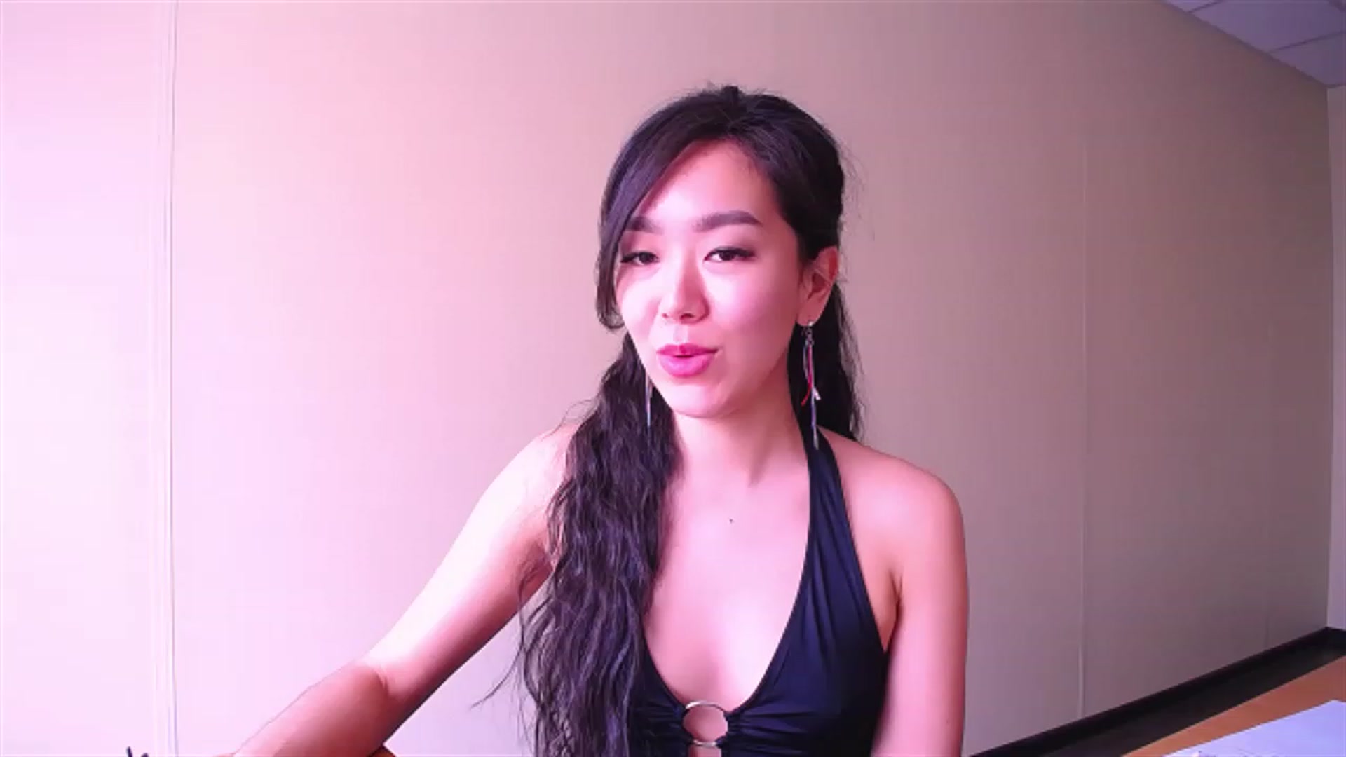 Gallery image thumbnail from AlwayssSmile's myfreecams stream on, 03/29/2023, 07:31 image 18 of 20