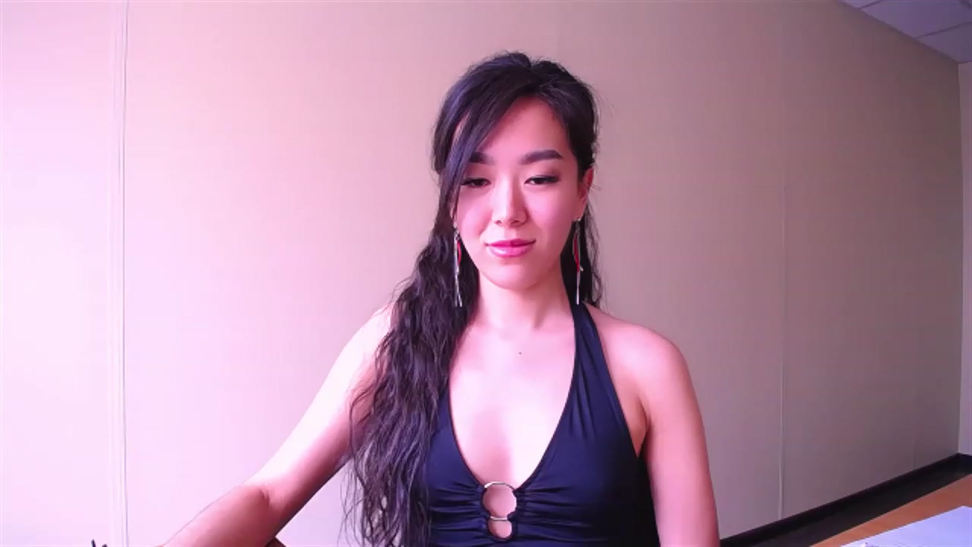 Gallery image thumbnail from AlwayssSmile's myfreecams stream on, 03/29/2023, 07:31 image 13 of 20