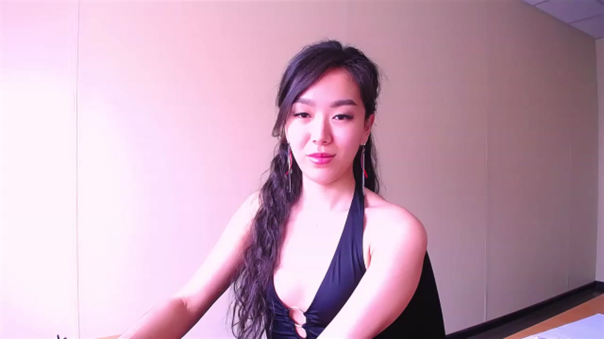 Gallery image thumbnail from AlwayssSmile's myfreecams stream on, 03/29/2023, 07:31 image 3 of 20