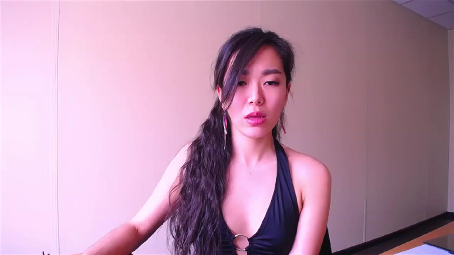 Gallery image thumbnail from AlwayssSmile's myfreecams stream on, 03/29/2023, 07:56 image 14 of 20