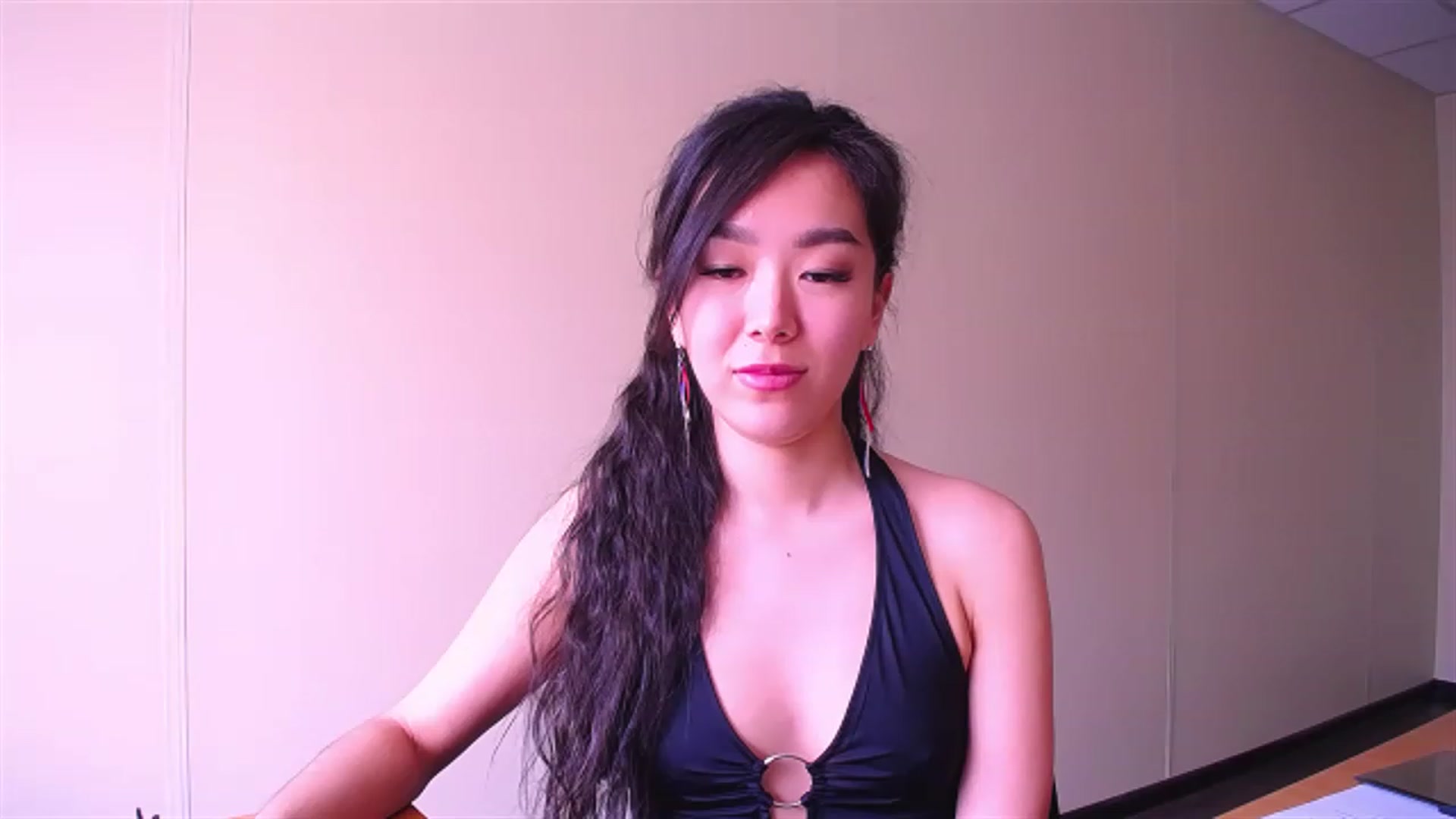 Gallery image thumbnail from AlwayssSmile's myfreecams stream on, 03/29/2023, 07:56 image 15 of 20