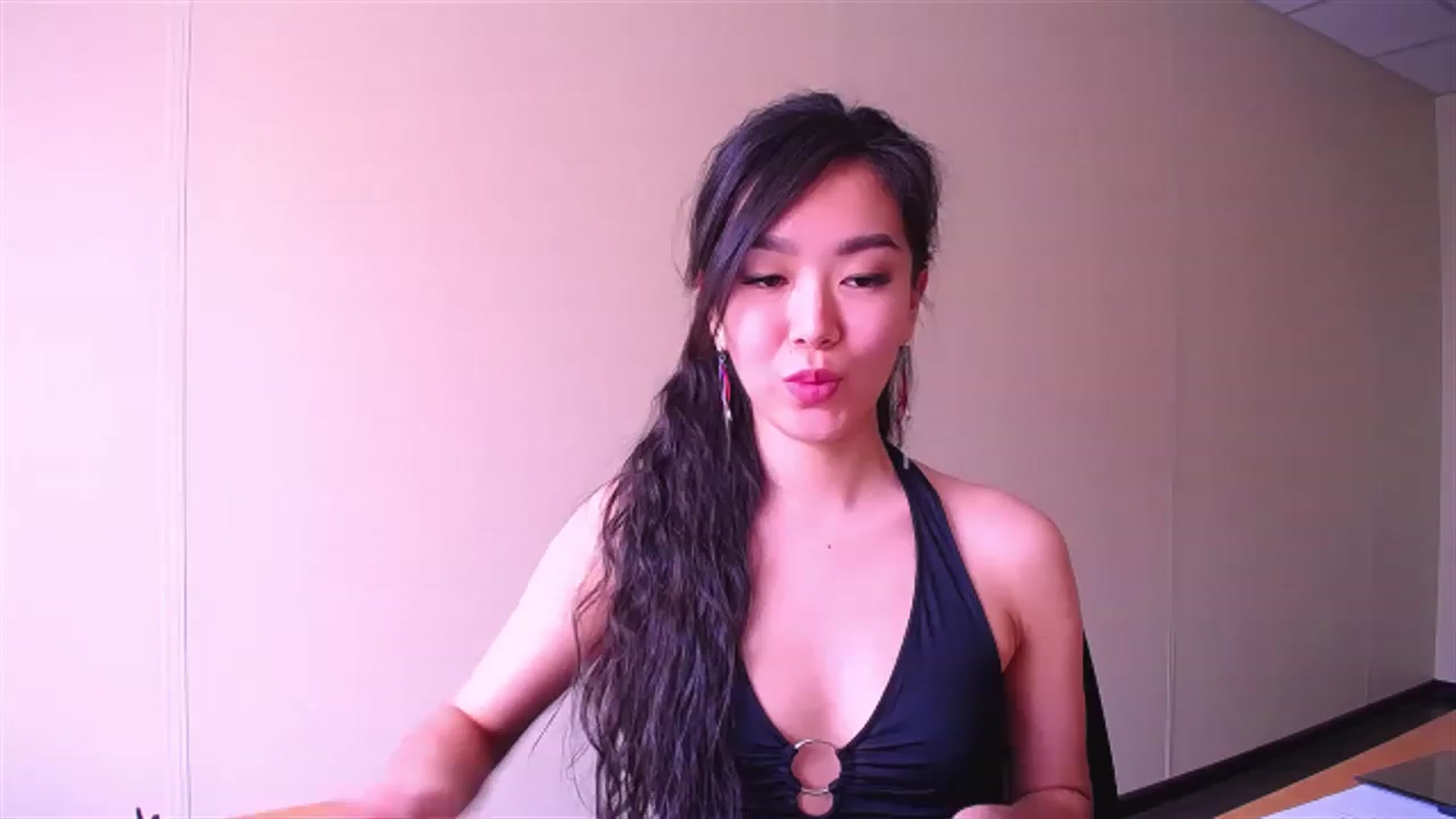 Gallery image thumbnail from AlwayssSmile's myfreecams stream on, 03/29/2023, 07:56 image 19 of 20