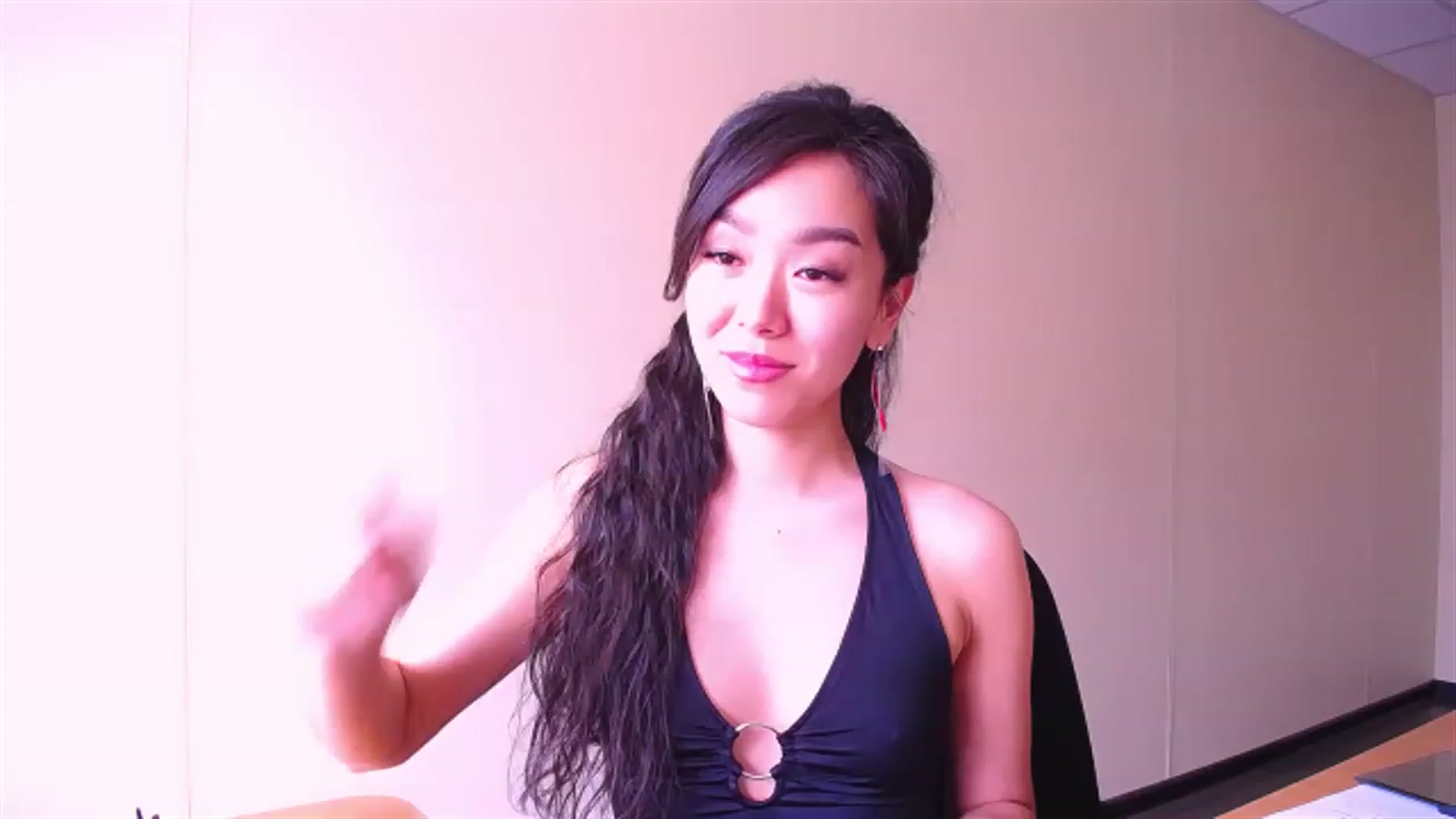 Gallery image thumbnail from AlwayssSmile's myfreecams stream on, 03/29/2023, 07:56 image 10 of 20