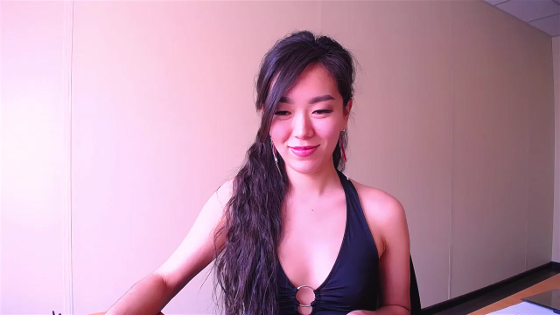 Gallery image thumbnail from AlwayssSmile's myfreecams stream on, 03/29/2023, 07:56 image 12 of 20