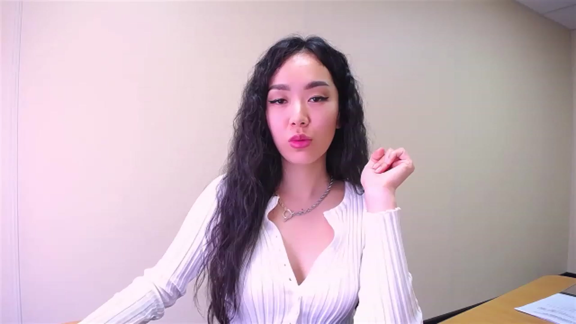 Gallery image thumbnail from AlwayssSmile's myfreecams stream on, 03/31/2023, 07:56 image 6 of 20