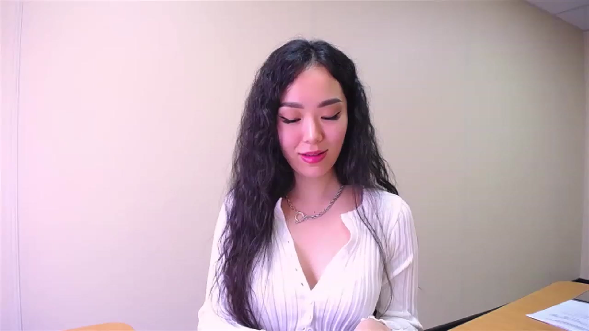 Gallery image thumbnail from AlwayssSmile's myfreecams stream on, 03/31/2023, 07:56 image 12 of 20