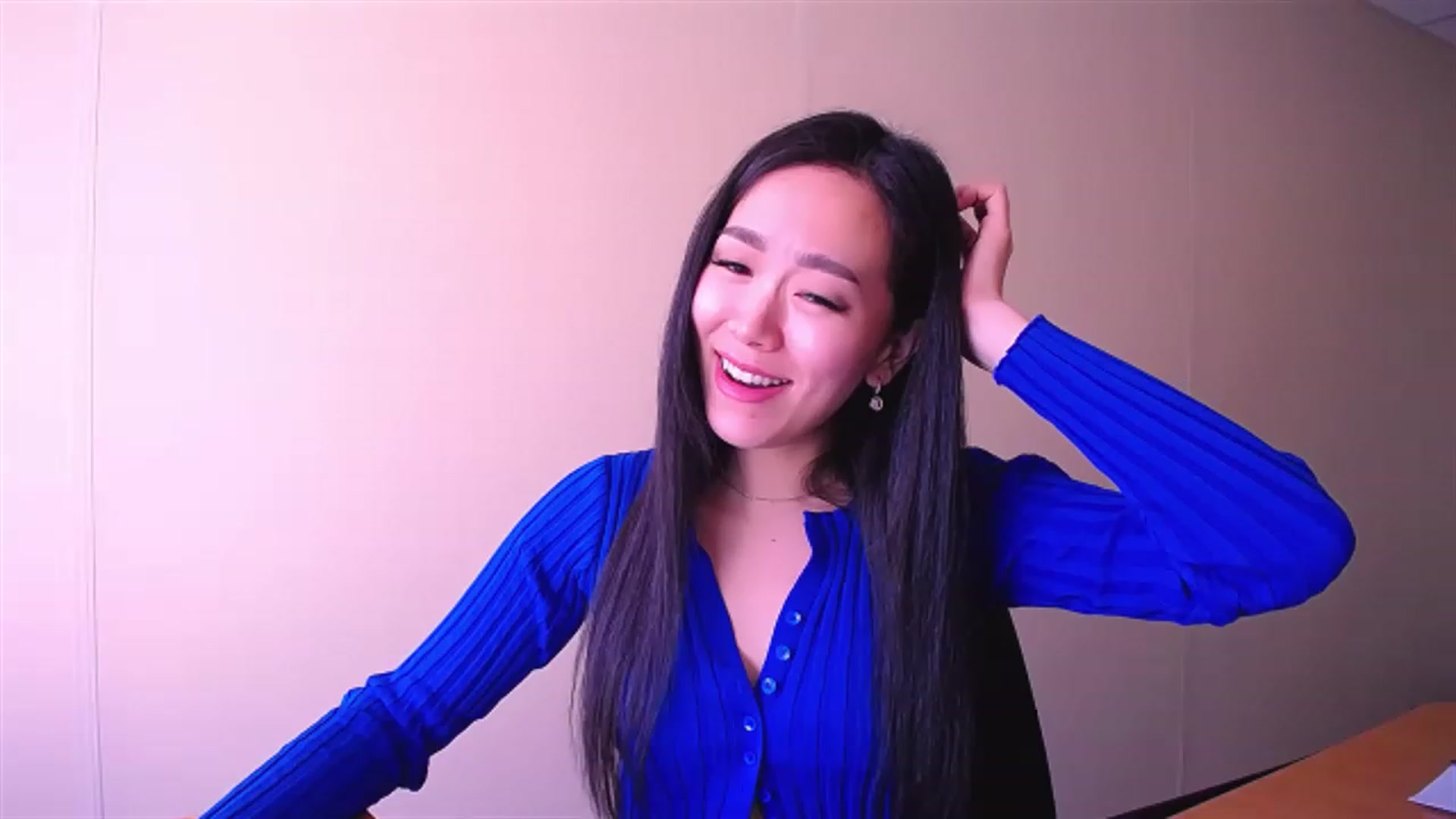 Gallery image thumbnail from AlwayssSmile's myfreecams stream on, 04/04/2023, 07:18 image 1 of 20