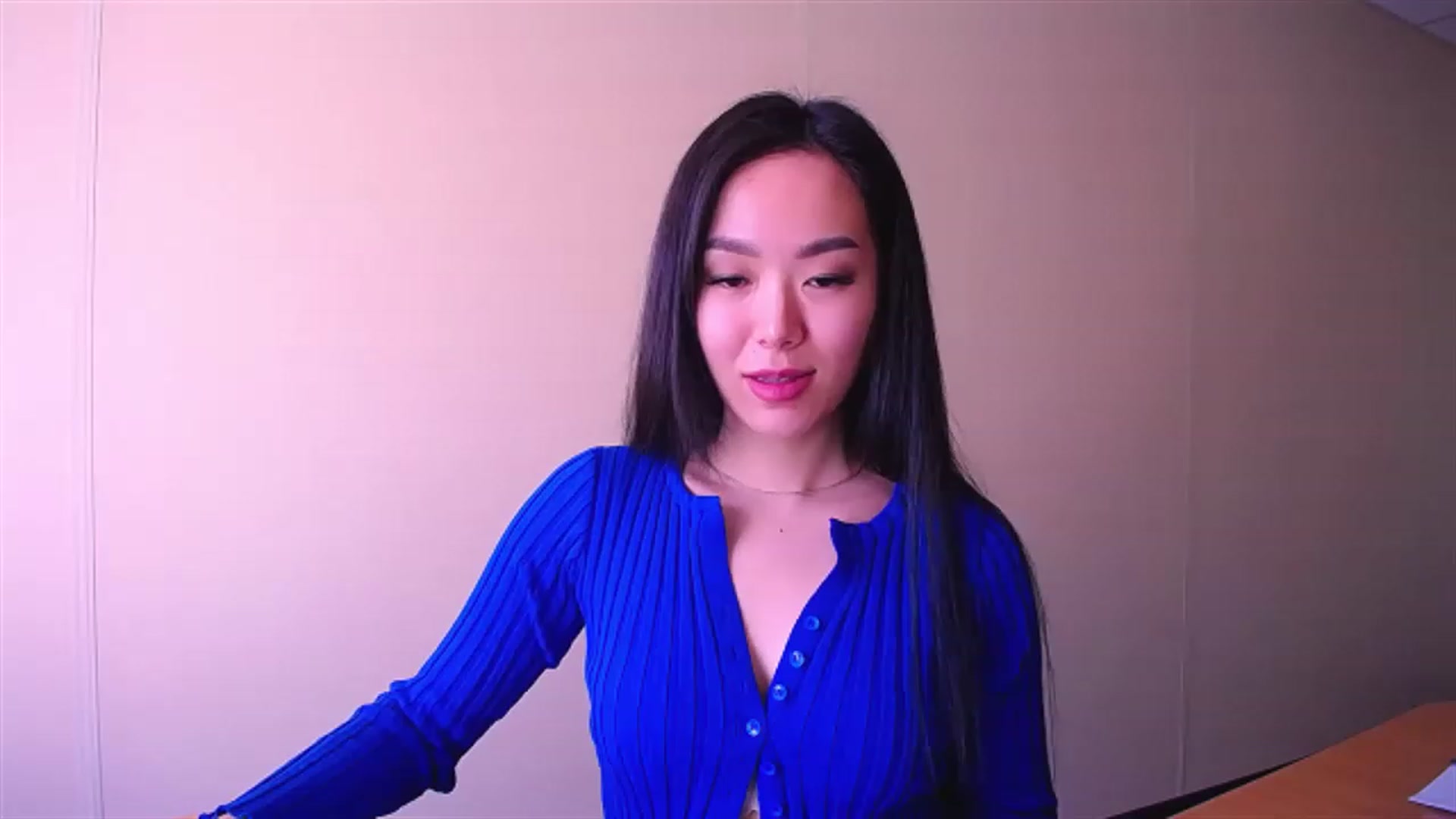 Gallery image thumbnail from AlwayssSmile's myfreecams stream on, 04/04/2023, 07:18 image 7 of 20