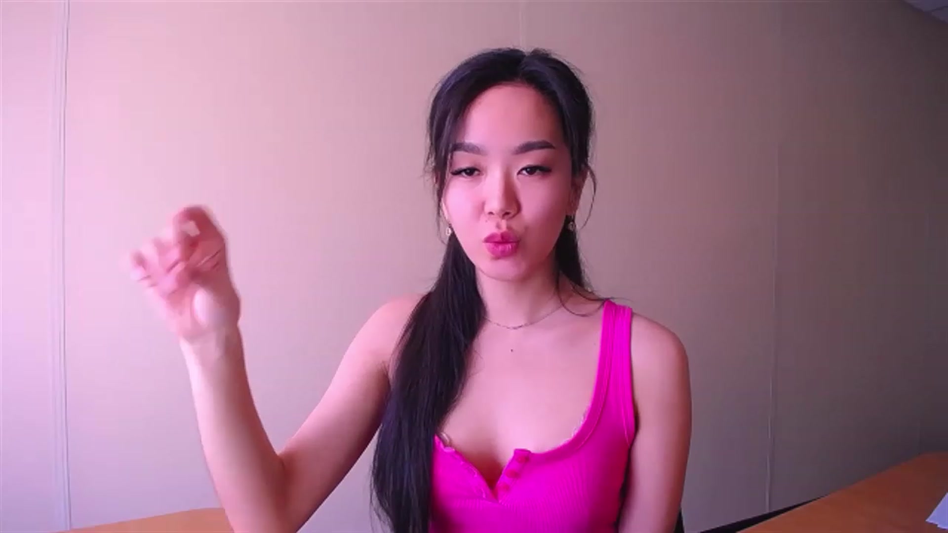 Gallery image thumbnail from AlwayssSmile's myfreecams stream on, 04/07/2023, 07:16 image 12 of 20